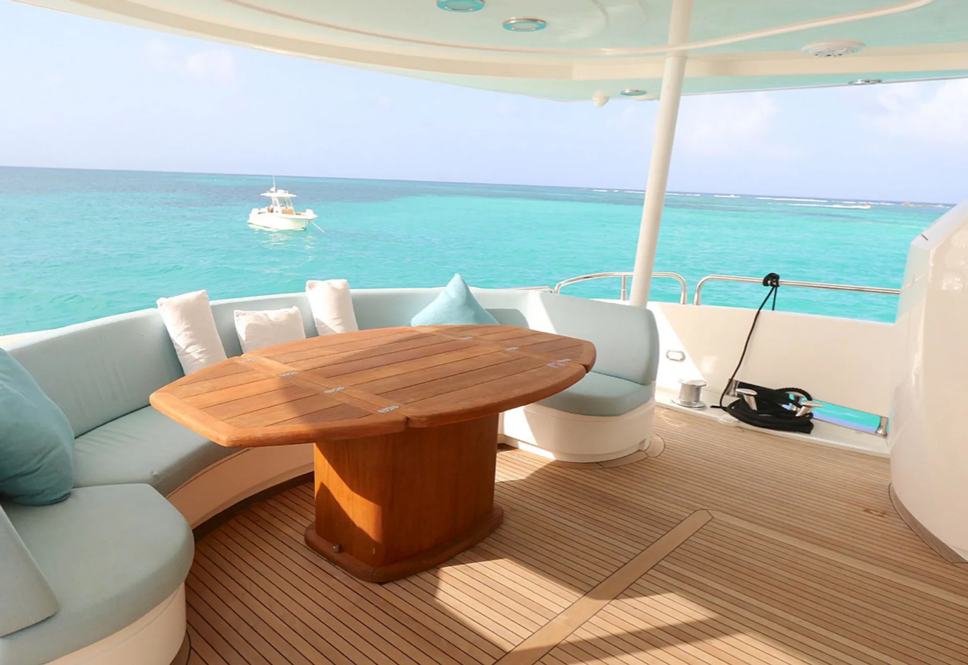 Superyacht Sunseeker 105' Bahamas Charter