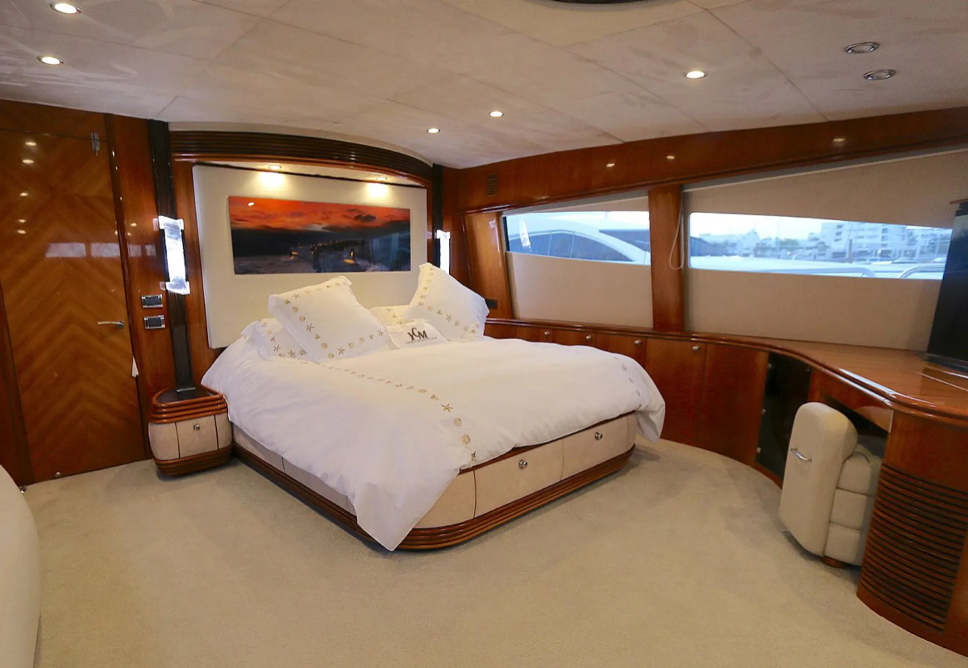 Superyacht Sunseeker 105' Bahamas Charter