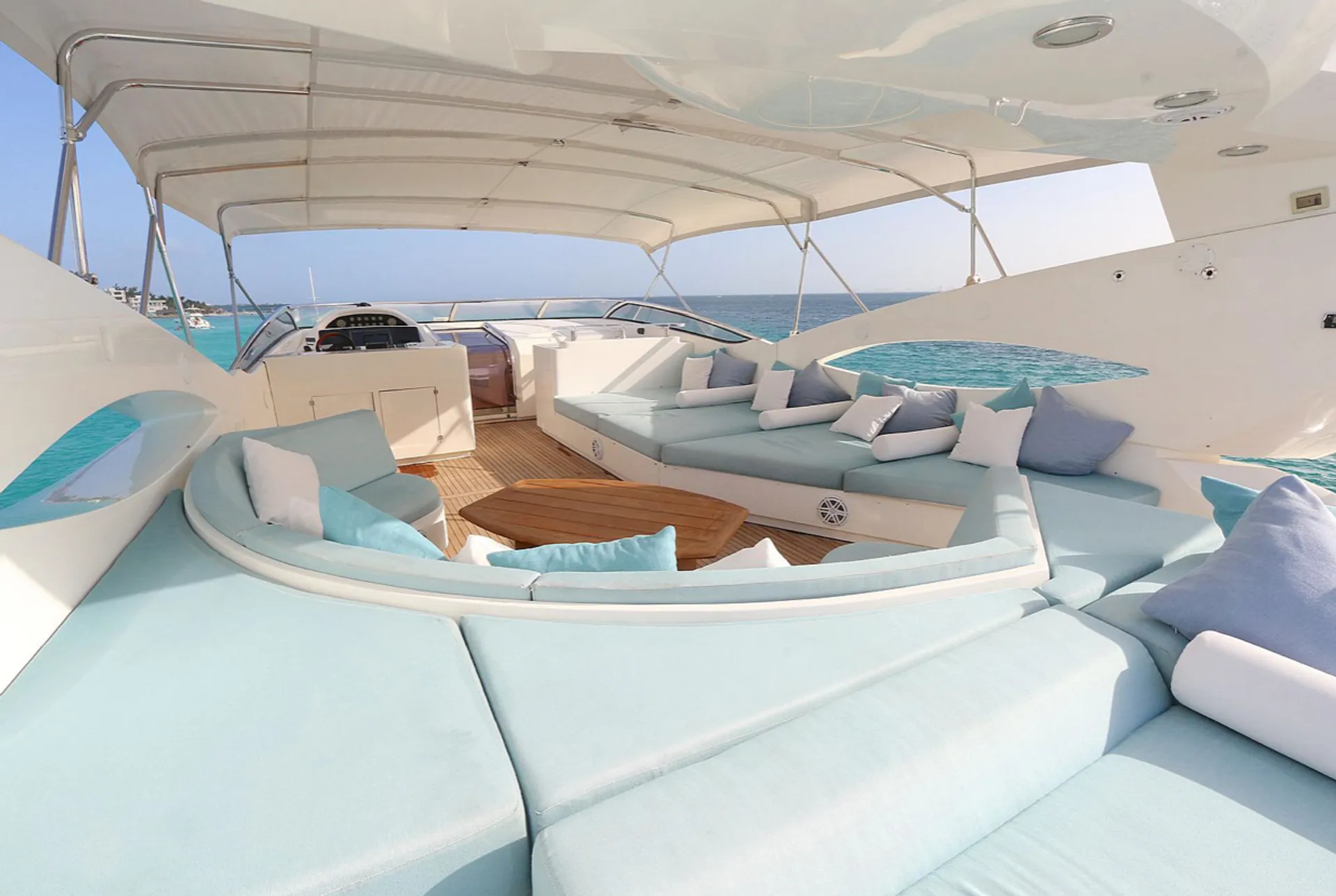 Superyacht Sunseeker 105' Bahamas Charter