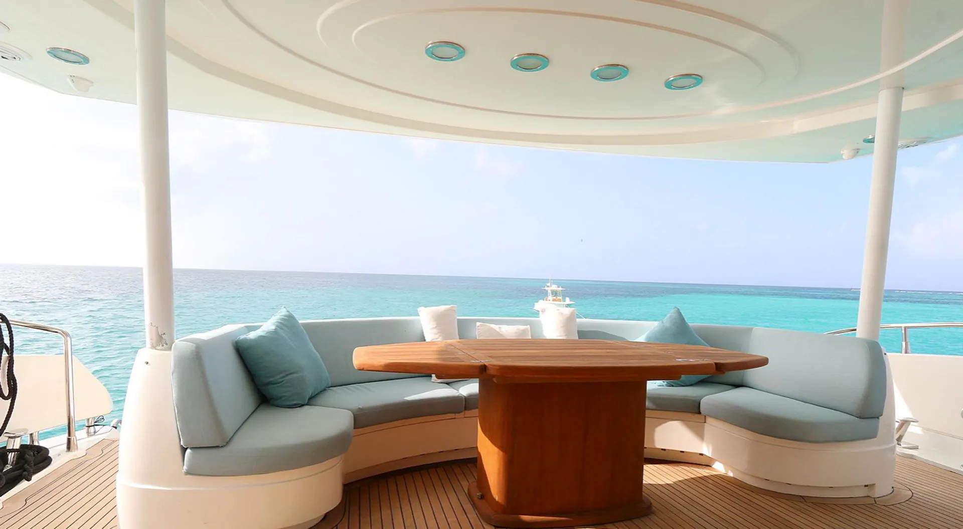 Superyacht Sunseeker 105' Bahamas Charter