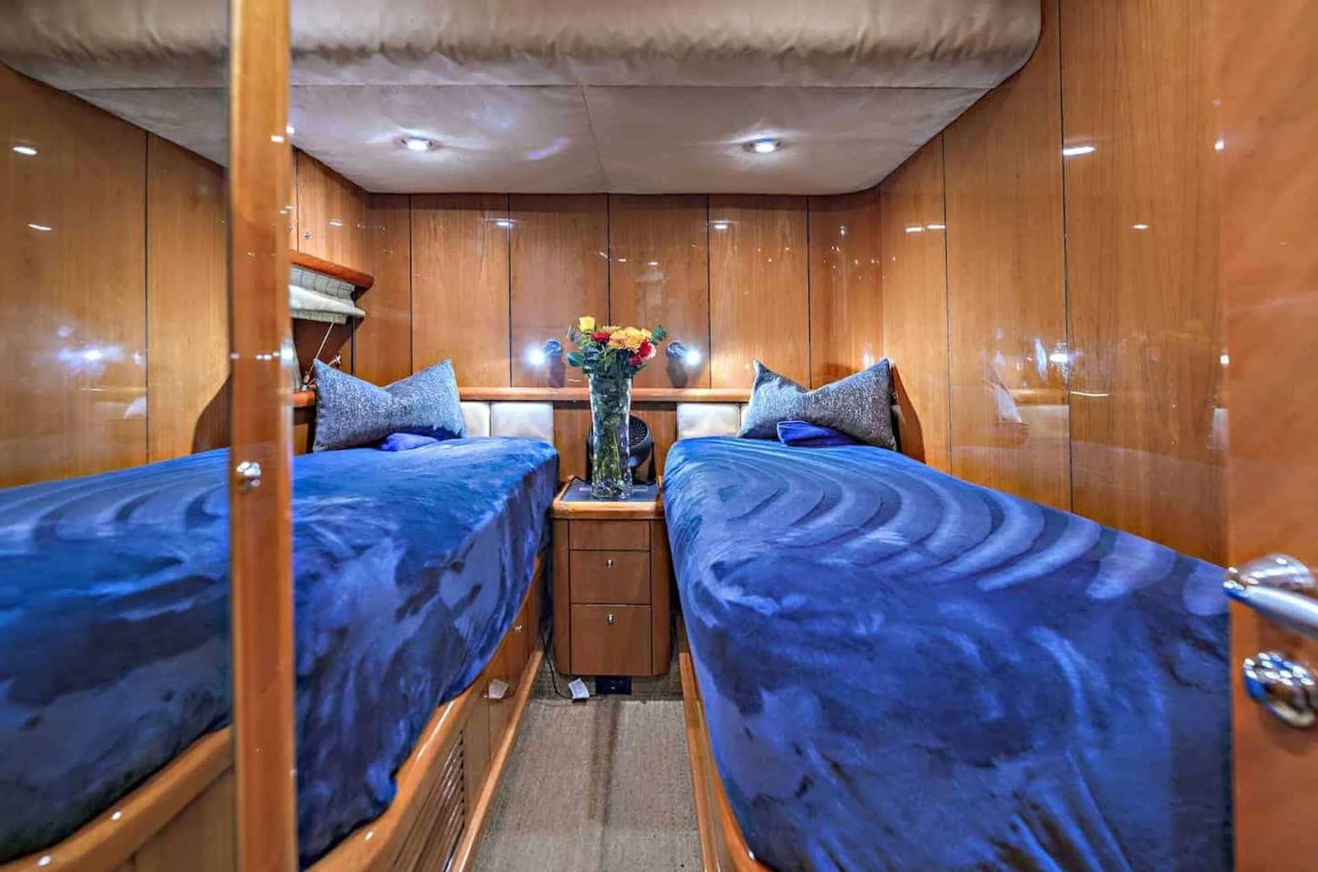 85' SUNSEEKER LUXURY YACHT in the Hamptons