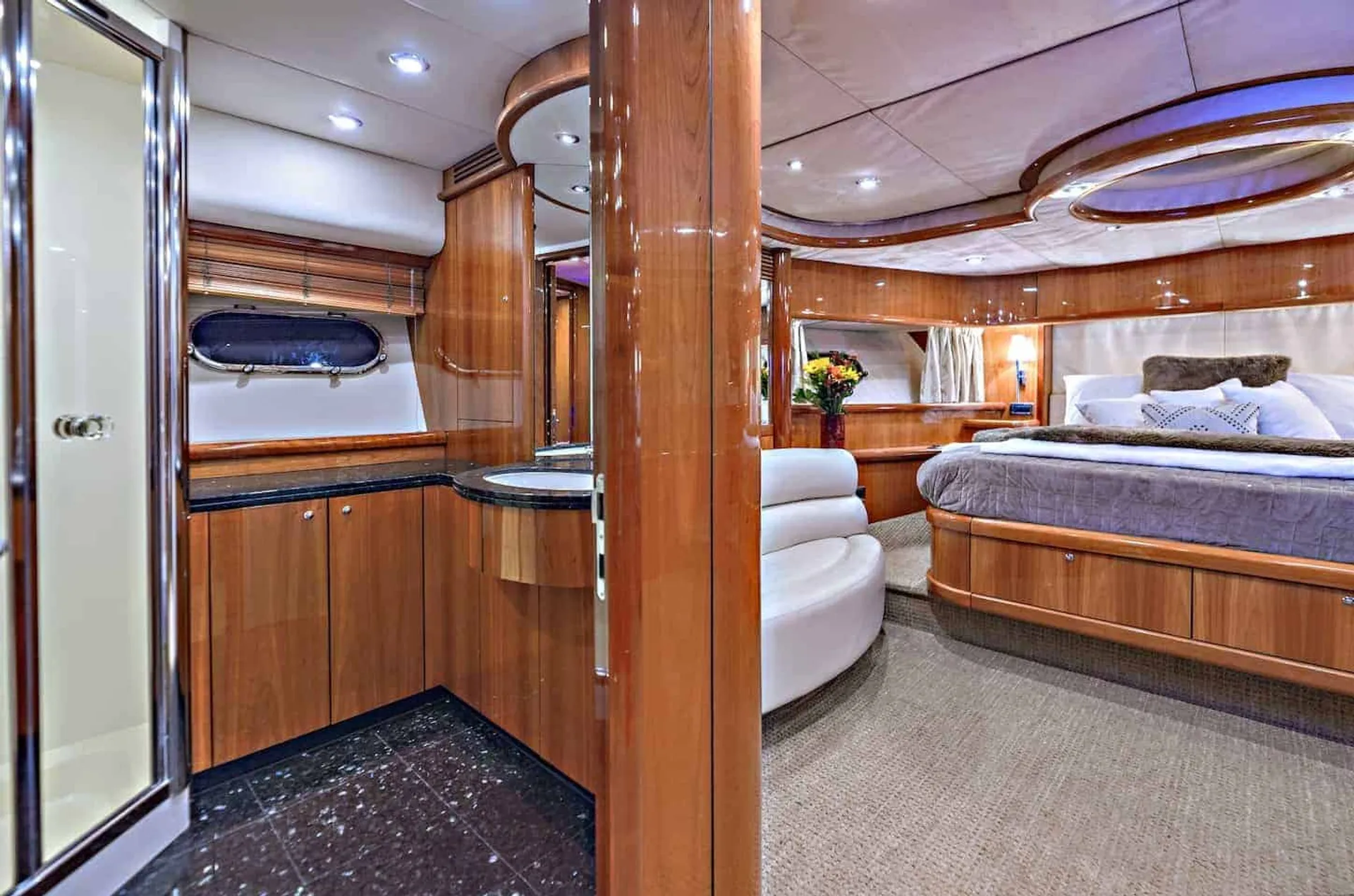 85' SUNSEEKER LUXURY YACHT in the Hamptons