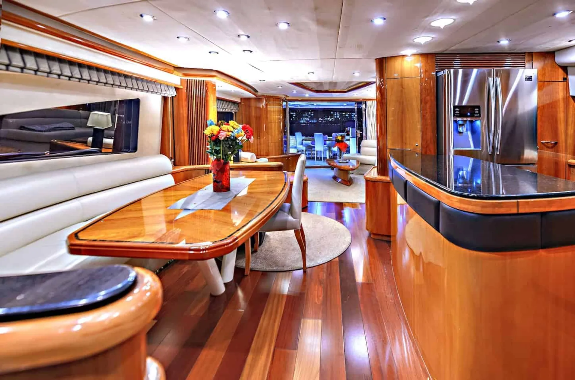 85' SUNSEEKER LUXURY YACHT in the Hamptons