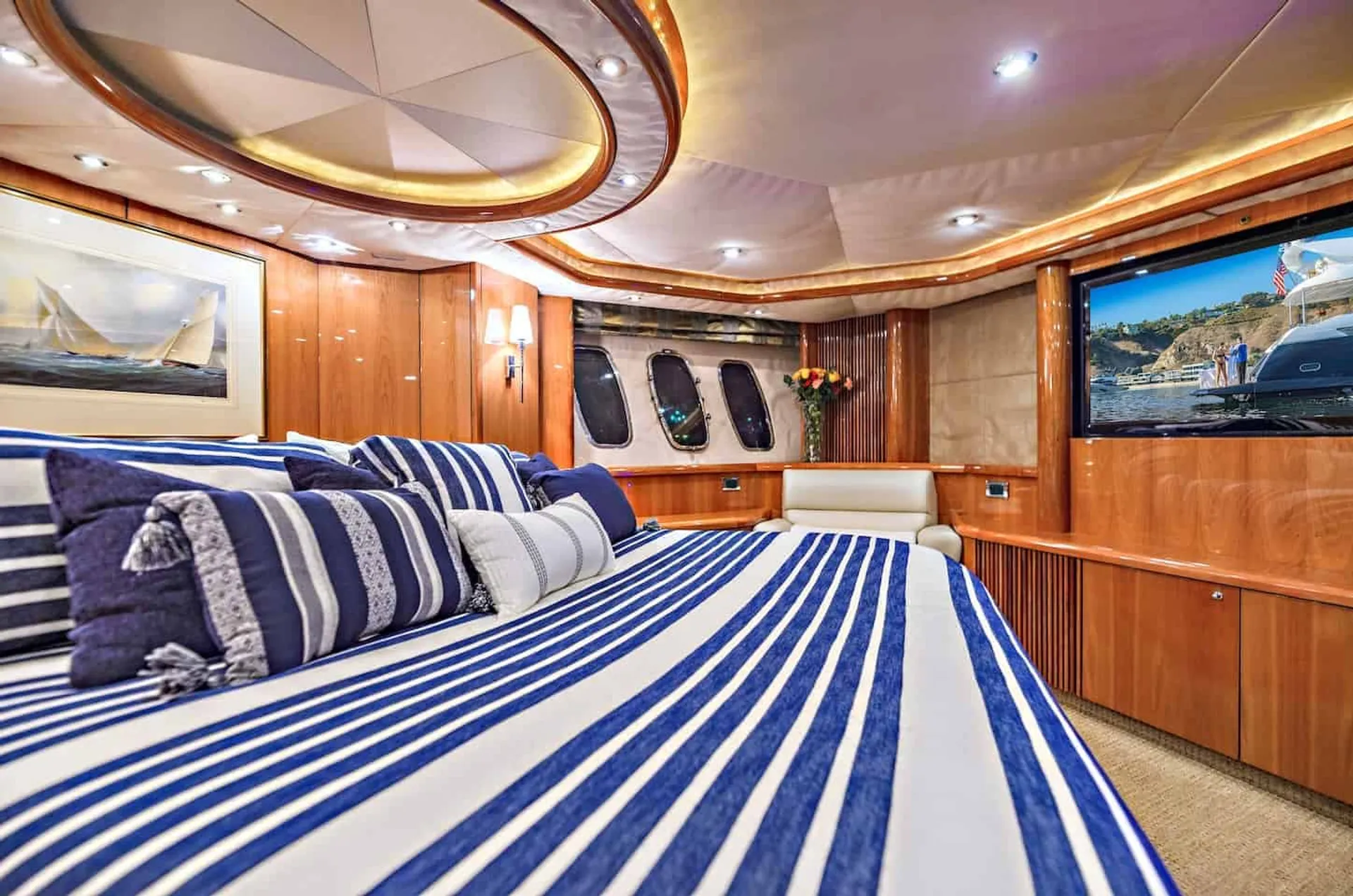 85' SUNSEEKER LUXURY YACHT in the Hamptons