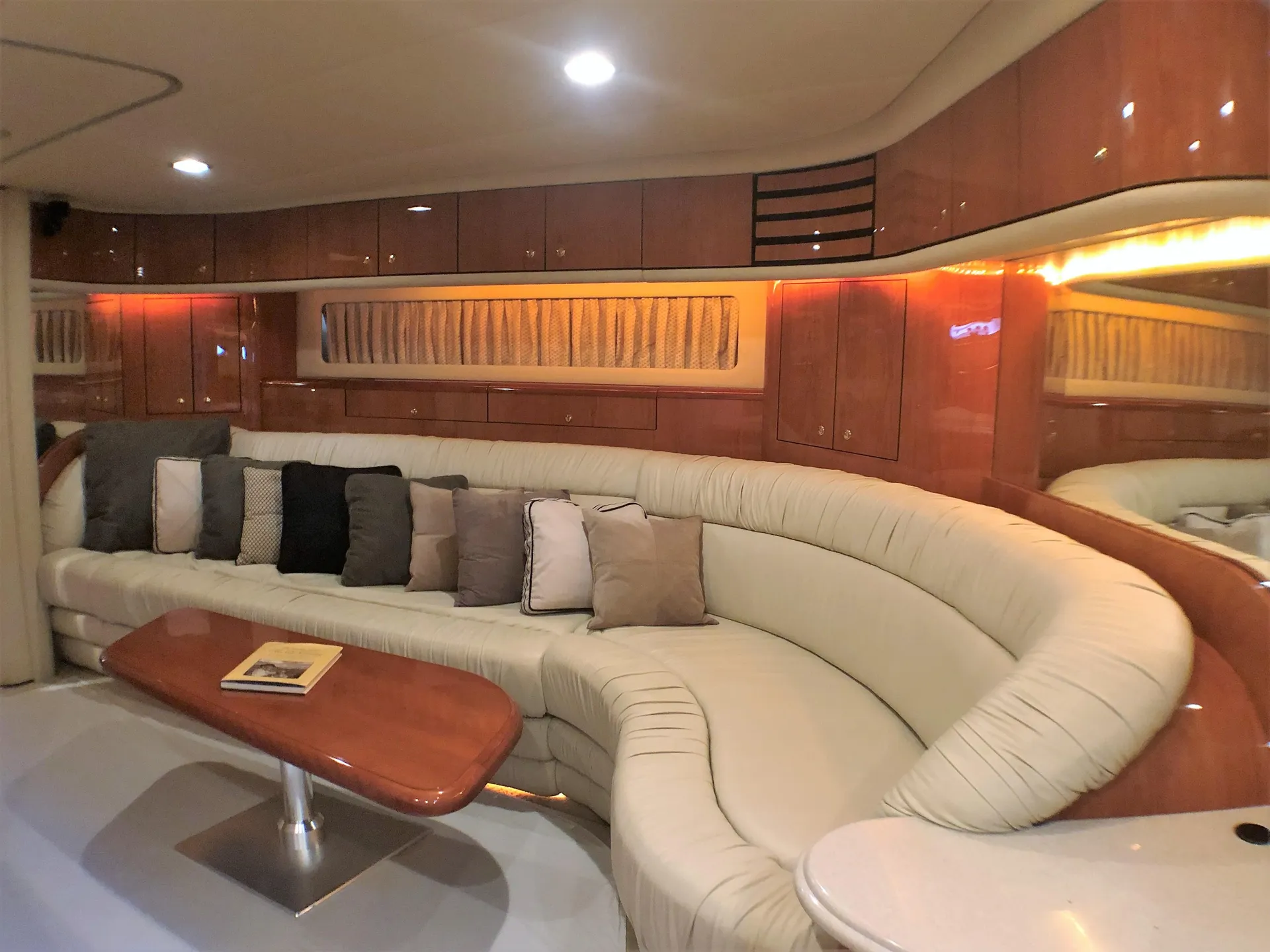 Sea Ray Boats Sundancer in Miami Beach, FL — photo 7