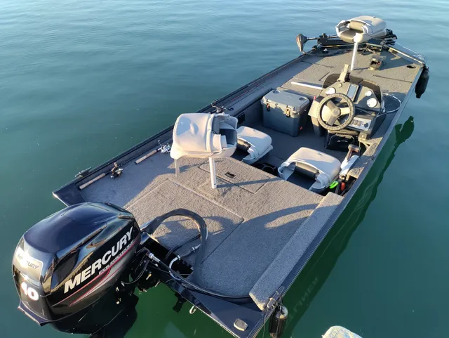 Rent a CRESTLINER BOATS bass boat in Hemet, CA near me