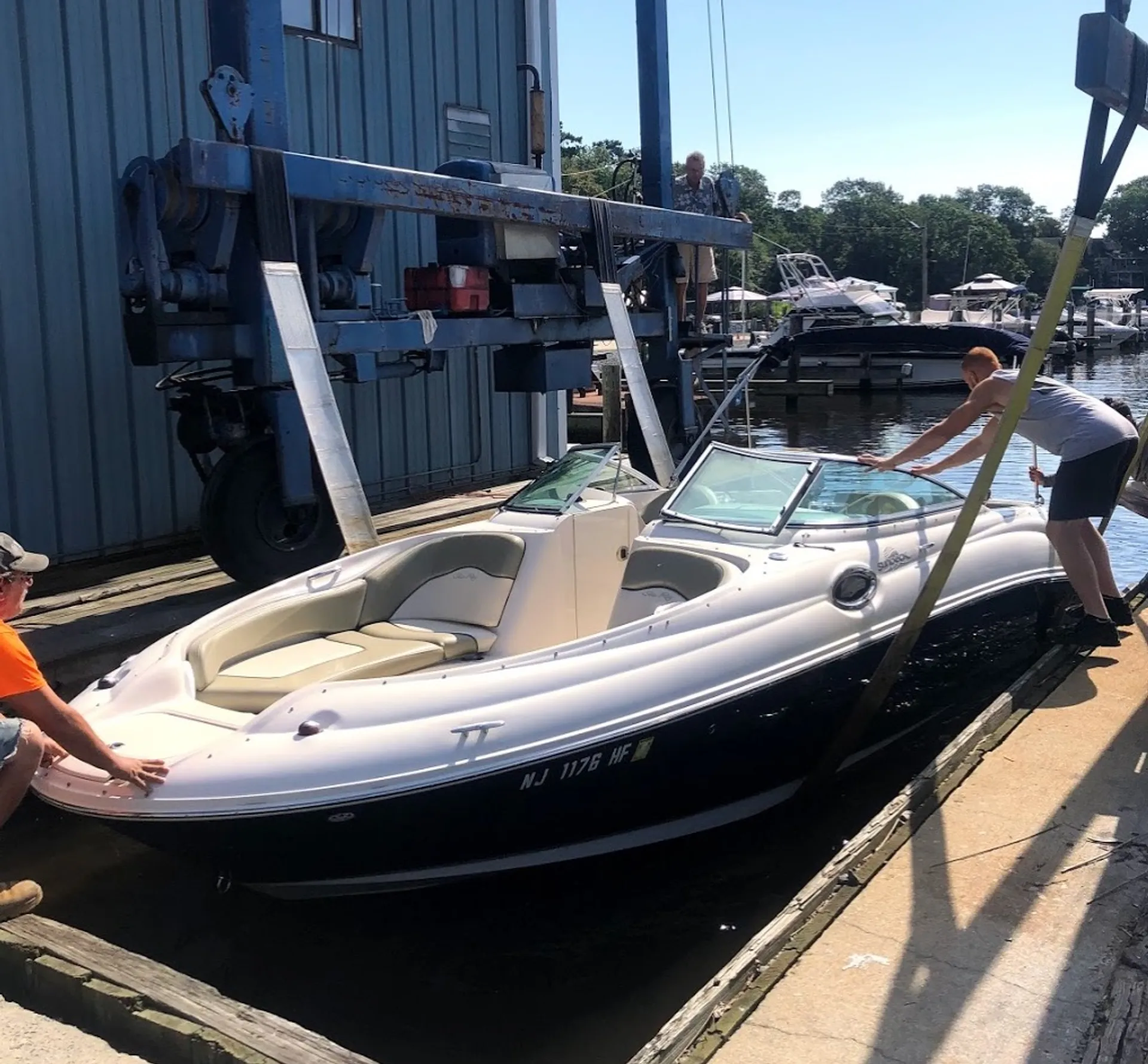 Sea Ray Boats 240 Sundeck in Point Pleasant, NJ — photo 7