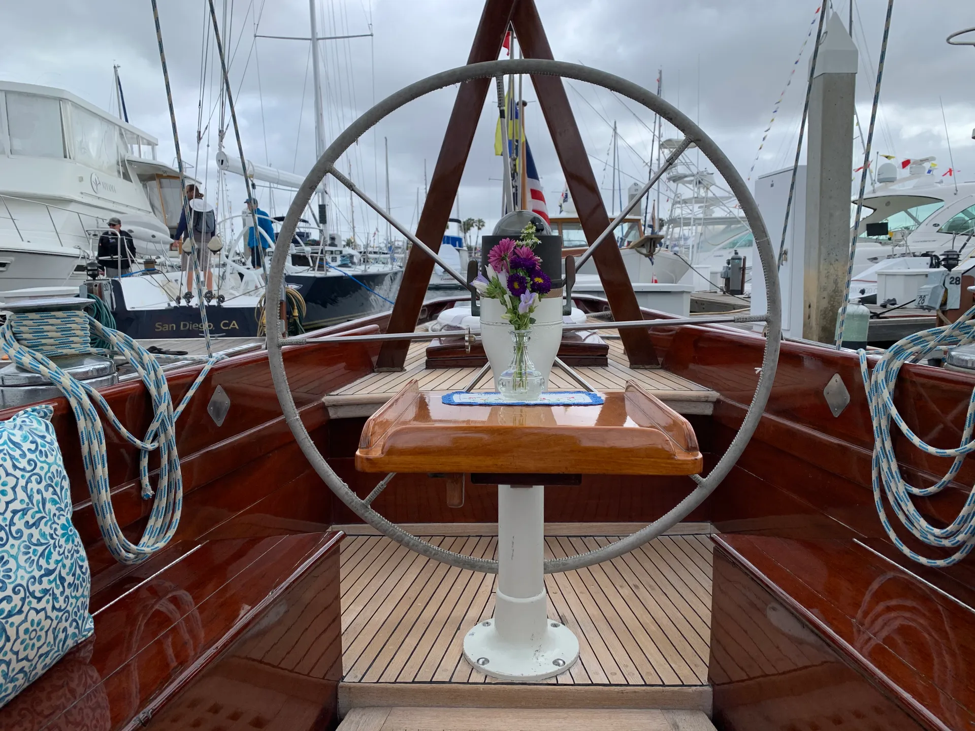 Classic Wooden Racing Yacht with Timeless Elegance