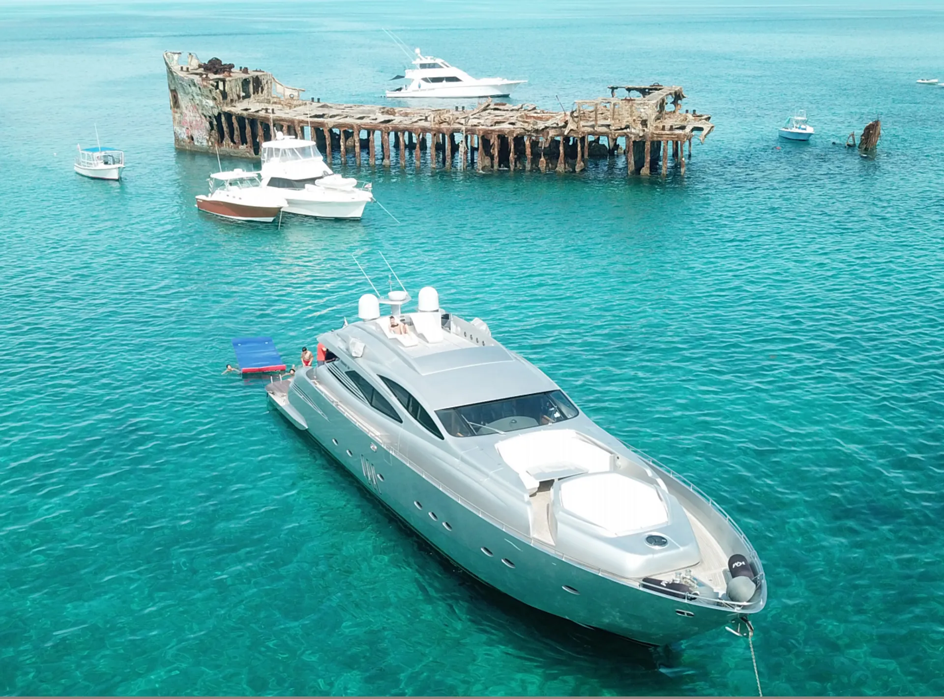 Pershing 90' Pershing in Nassau, New Providence — photo 2