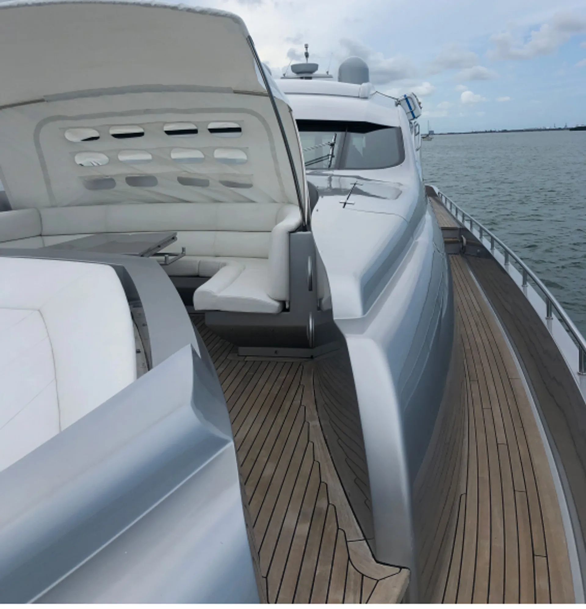 Pershing 90' Pershing in Nassau, New Providence — photo 4