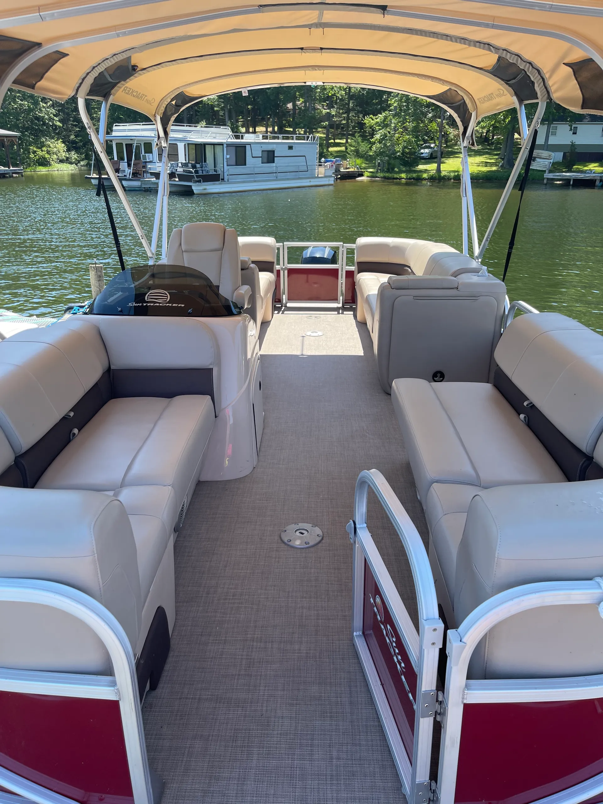 SUN TRACKER PARTY BARGE 22 XP3 in Bumpass, VA — photo 5