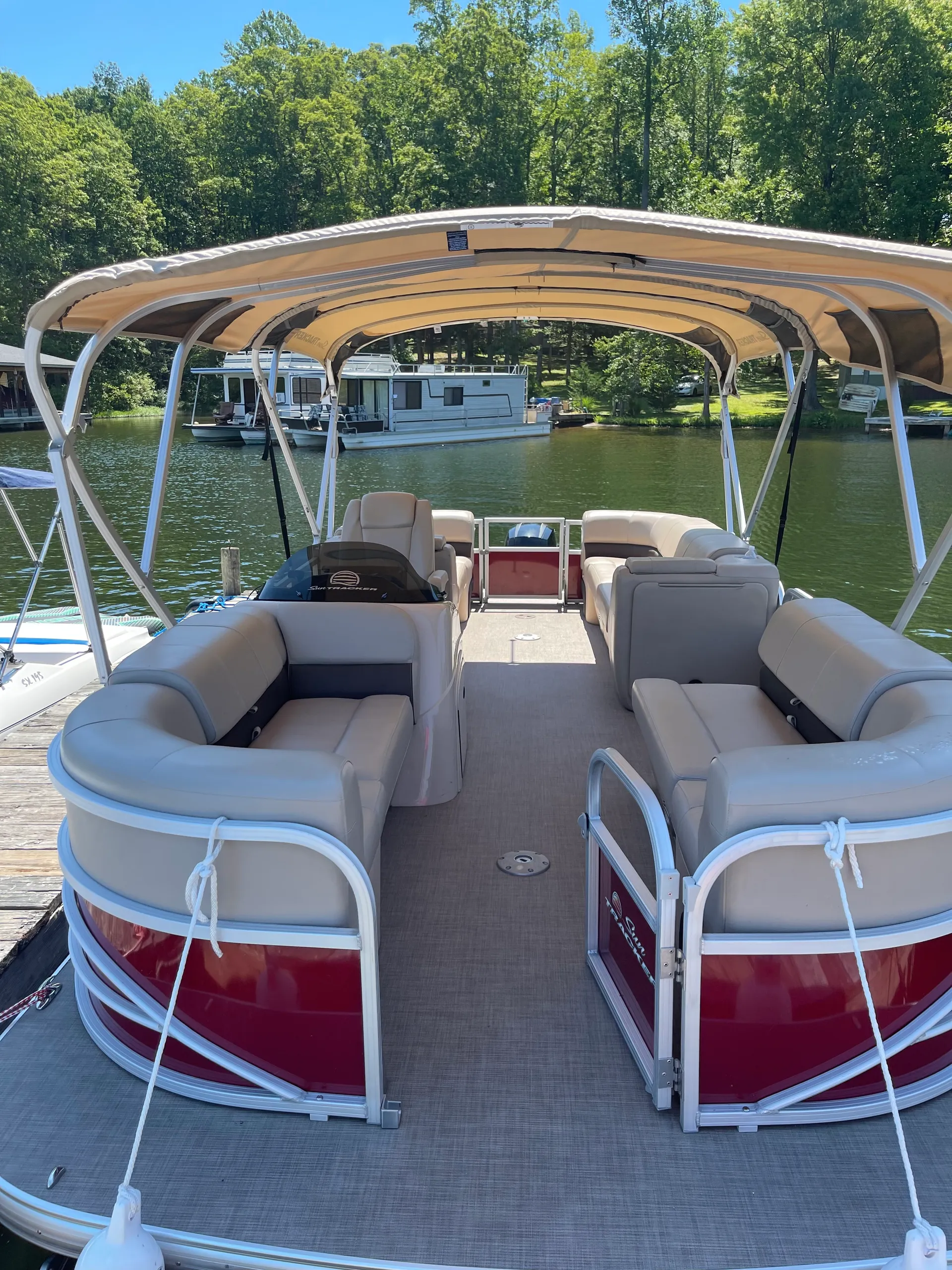 SUN TRACKER PARTY BARGE 22 XP3 in Bumpass, VA — photo 4