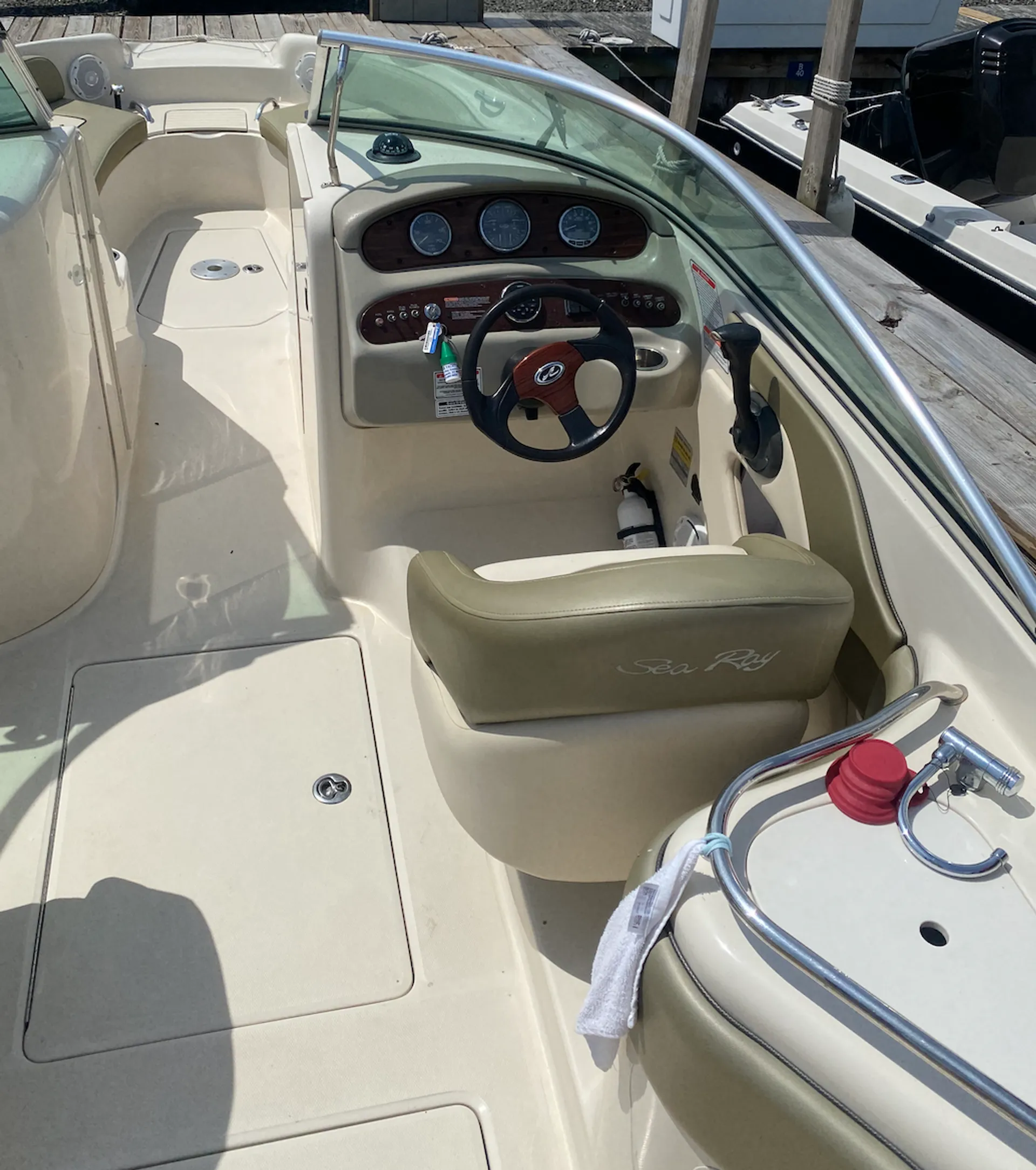 Sea Ray Boats 240 Sundeck in Point Pleasant, NJ — photo 6