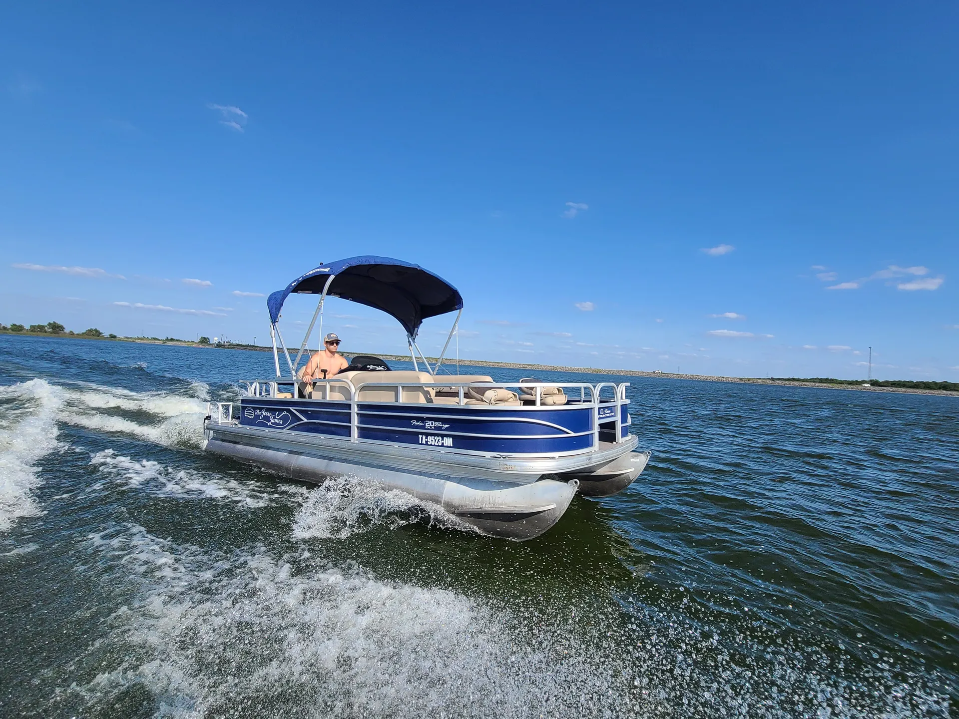 Sun Tracker By Tracker Marine Fishing Barge 20 DLX in Leander, TX