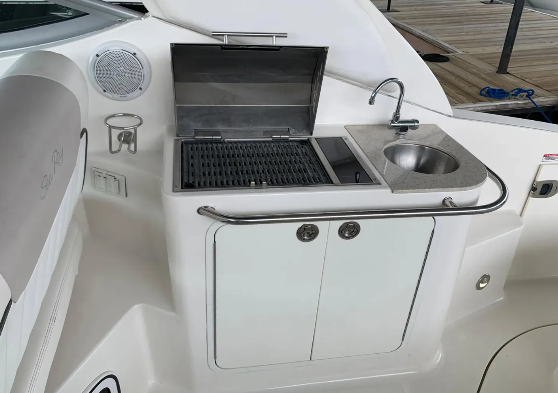 Sea Ray Boats 280 Sundancer in Arlington, VA — photo 5