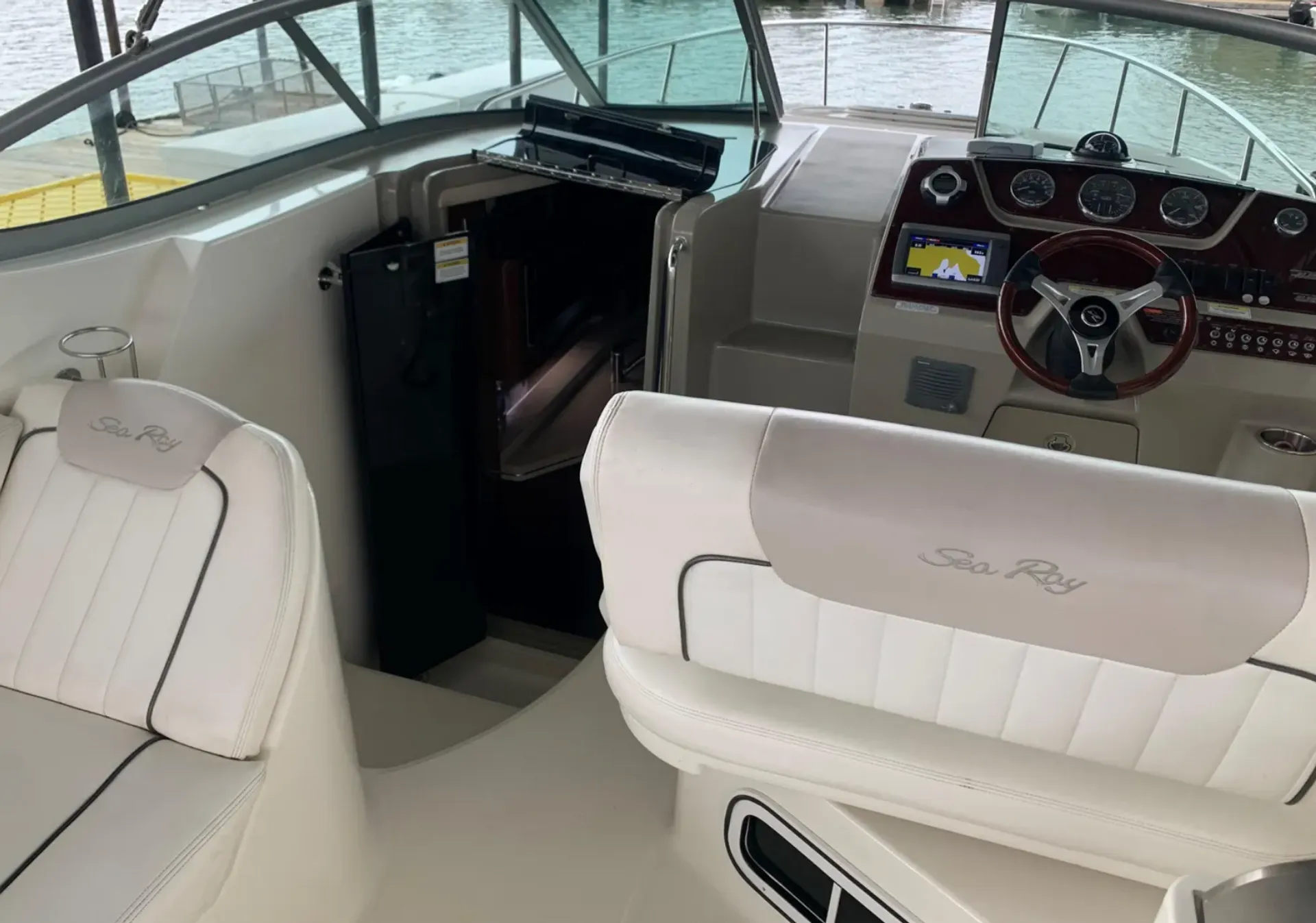 Sea Ray Boats 280 Sundancer in Arlington, VA — photo 6