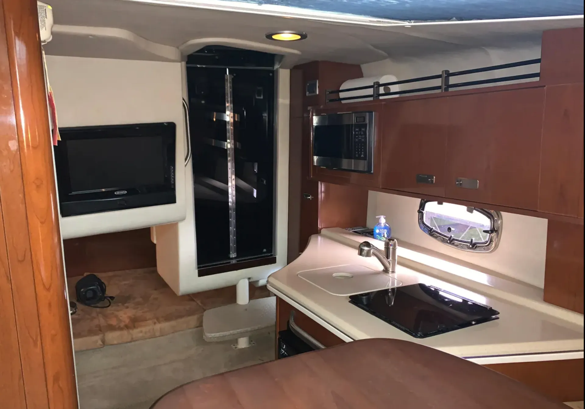 Sea Ray Boats 280 Sundancer in Arlington, VA — photo 8