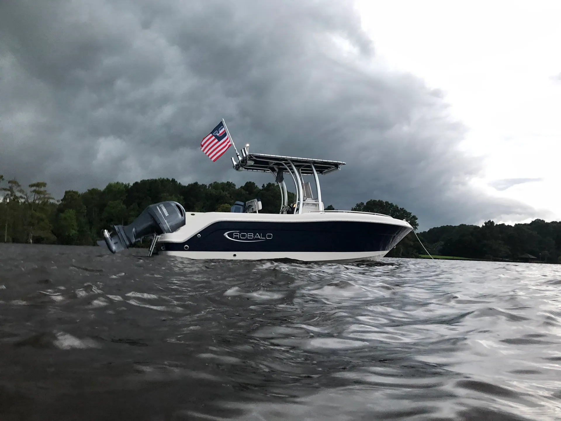 21' Robalo R222 for rent in Cape May, NJ!