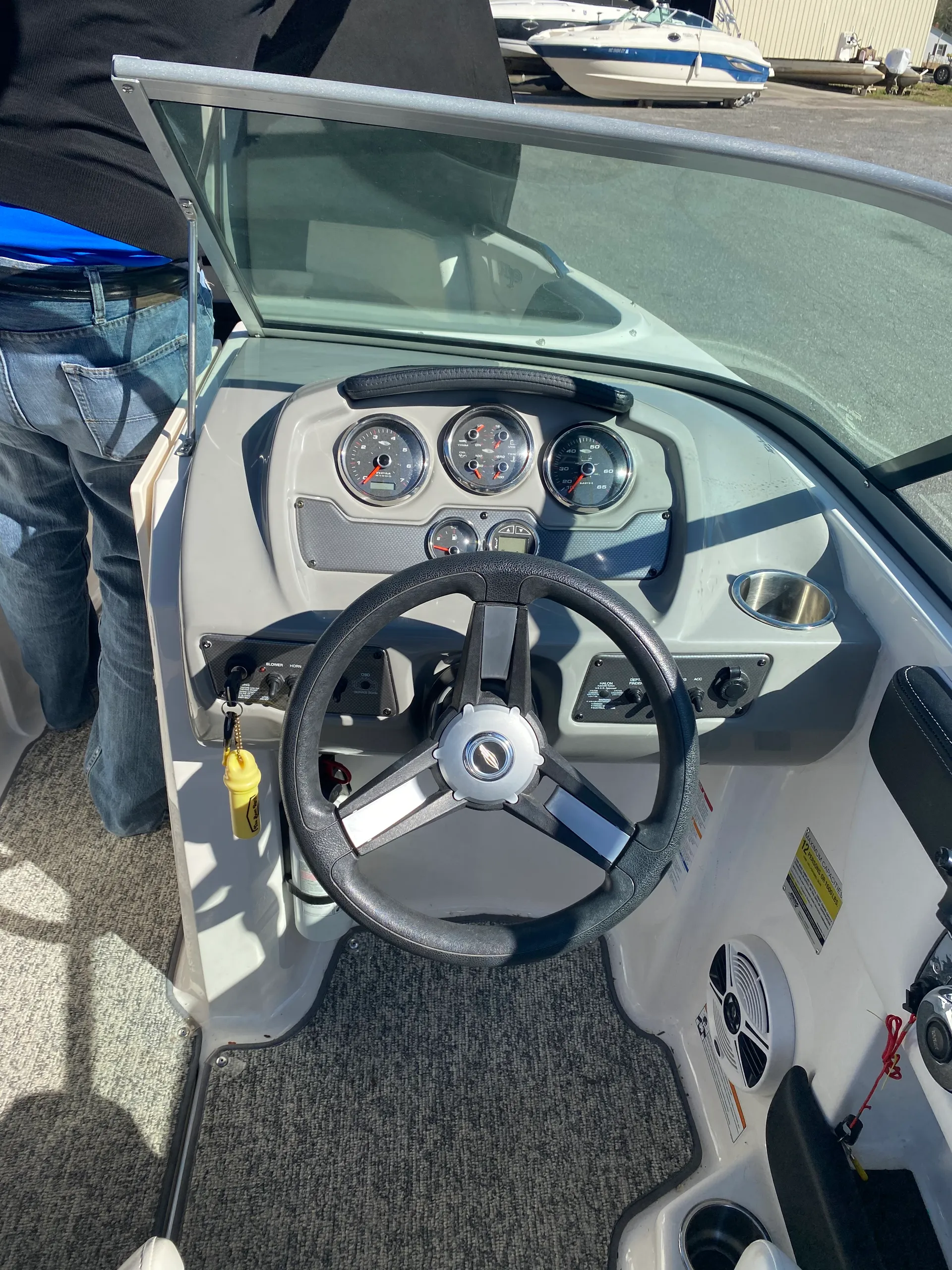 CHAPARRAL BOATS 210 SUNCOAST in Lake Norman of Catawba, NC — photo 4