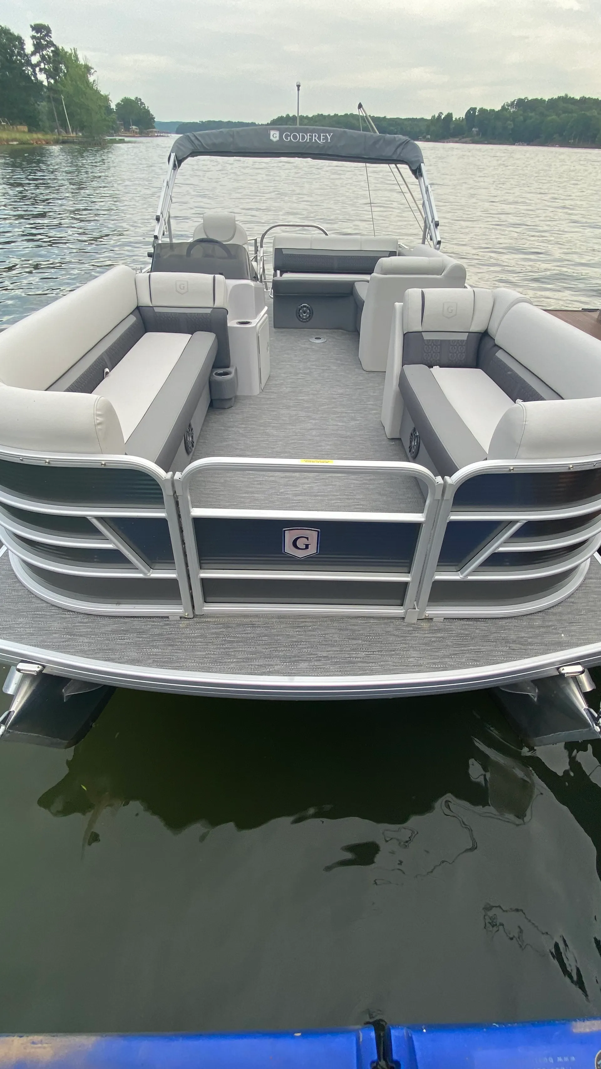2021 Pontoon with rear Lounge-includes rental insurance