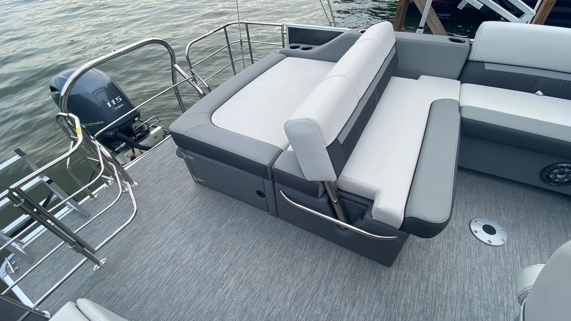2021 Pontoon with rear Lounge-includes rental insurance