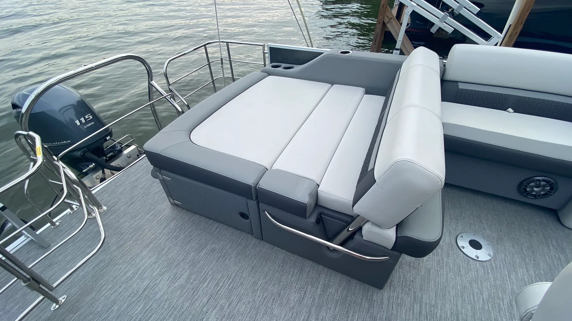 2021 Pontoon with rear Lounge-includes rental insurance