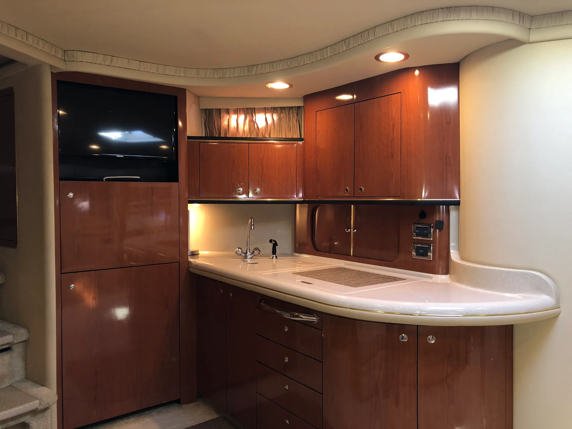 Sea Ray Boats 460 Sundancer in Port Washington, NY — photo 7