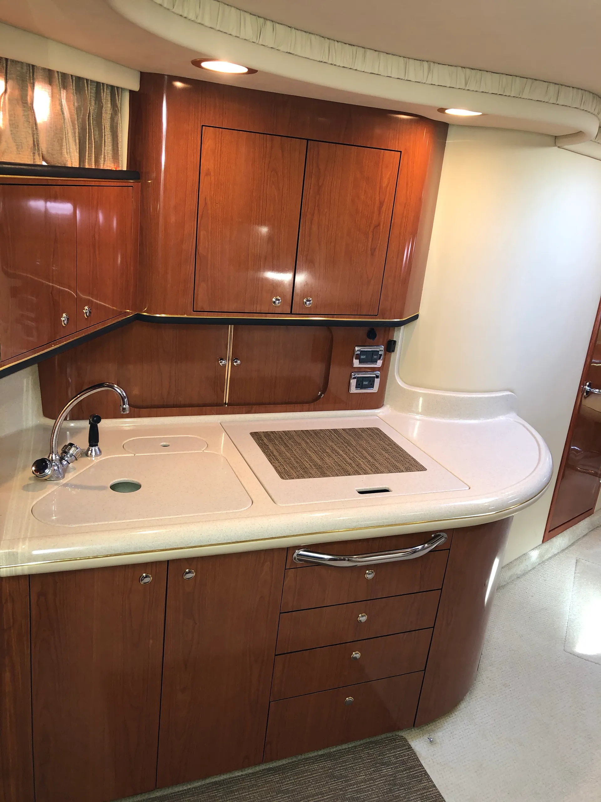 Sea Ray Boats 460 Sundancer in Port Washington, NY — photo 6