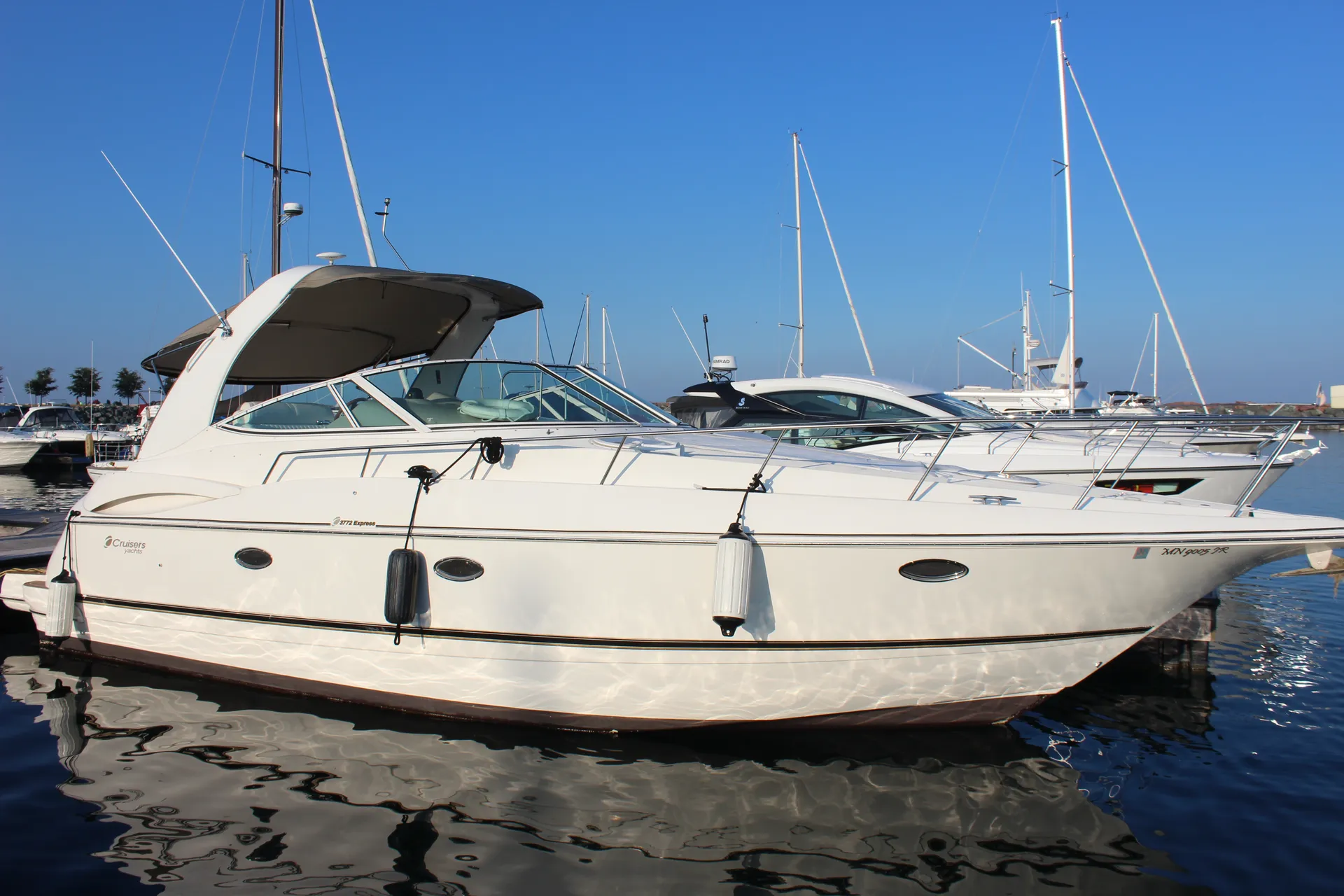 40ft Luxury Yacht Cruise – Beautiful & Spacious Charter in Chicago  