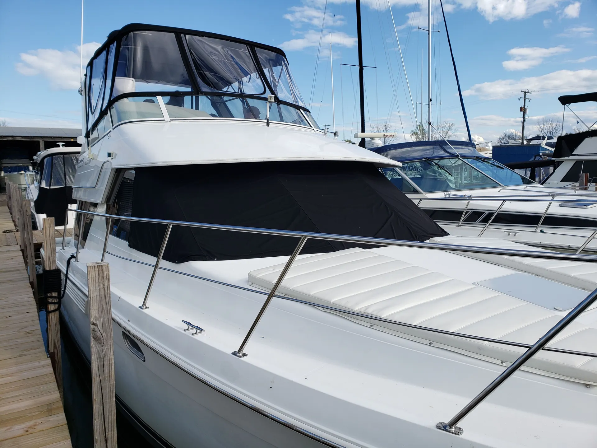 Carver Yachts 374 Voyager in Harrison charter Township, MI — photo 3