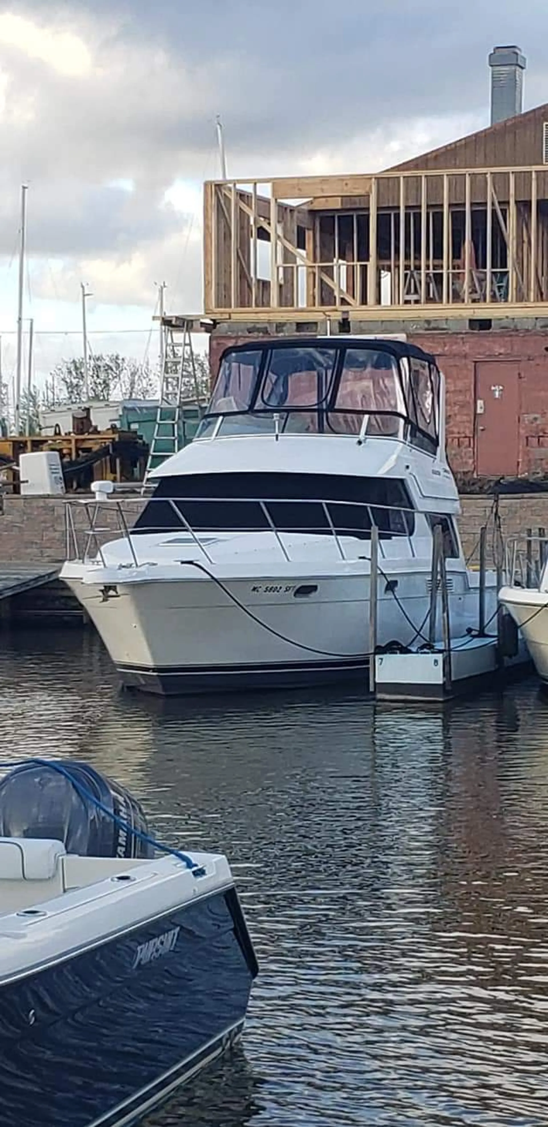 Carver Yachts 374 Voyager in Harrison charter Township, MI — photo 5