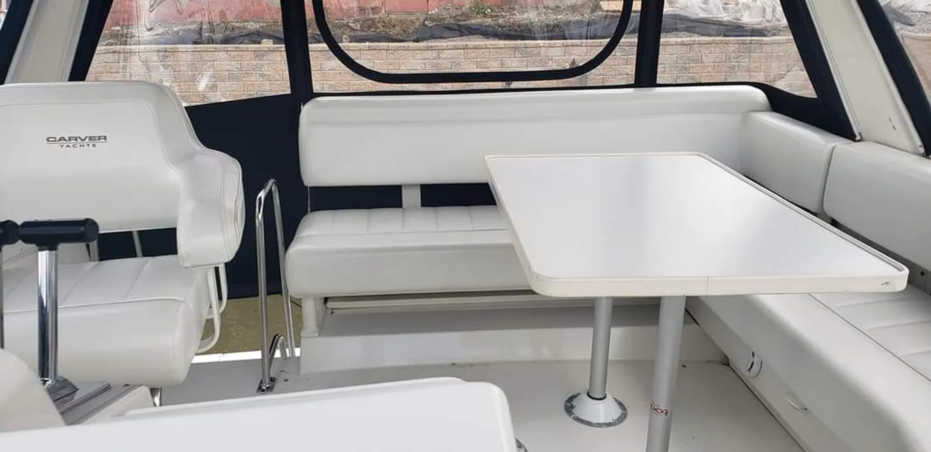 Carver Yachts 374 Voyager in Harrison charter Township, MI — photo 6