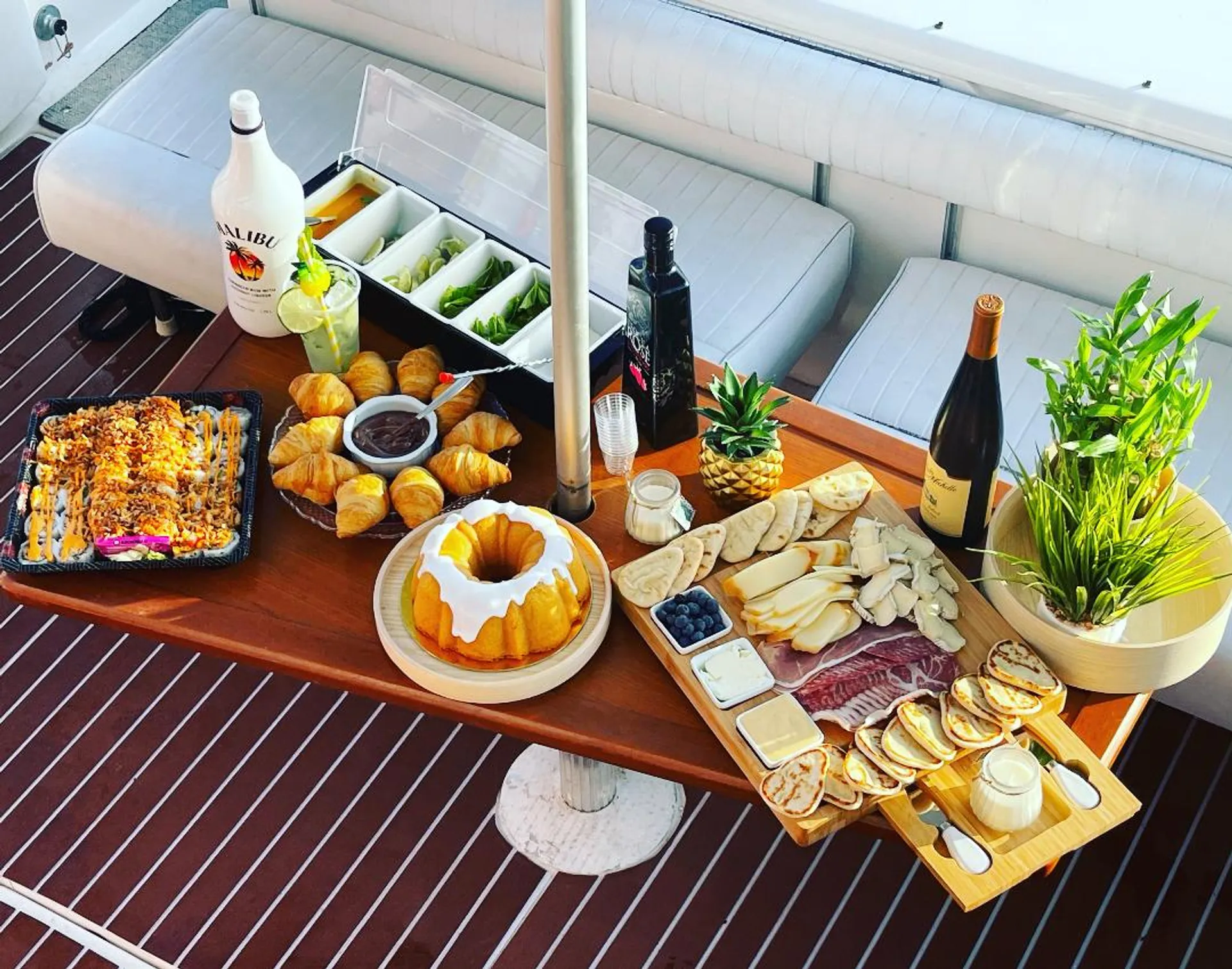 48’ Yacht. $100 OFF WEEKDAYS !!! 👌Great prices... 13 Guests