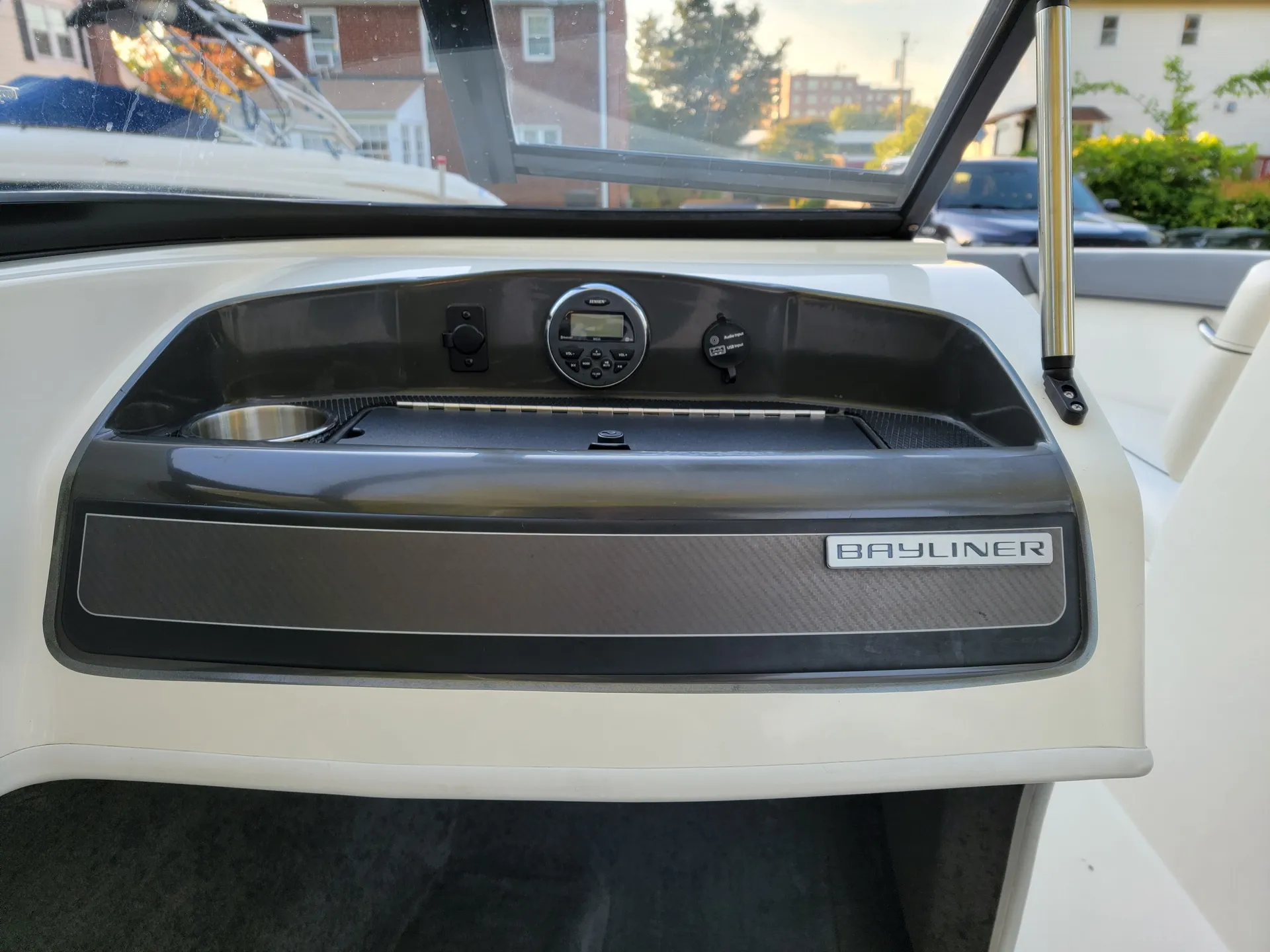 Bayliner Bowrider 180 – Sunny Days, Smooth Waves, DC Waterways!