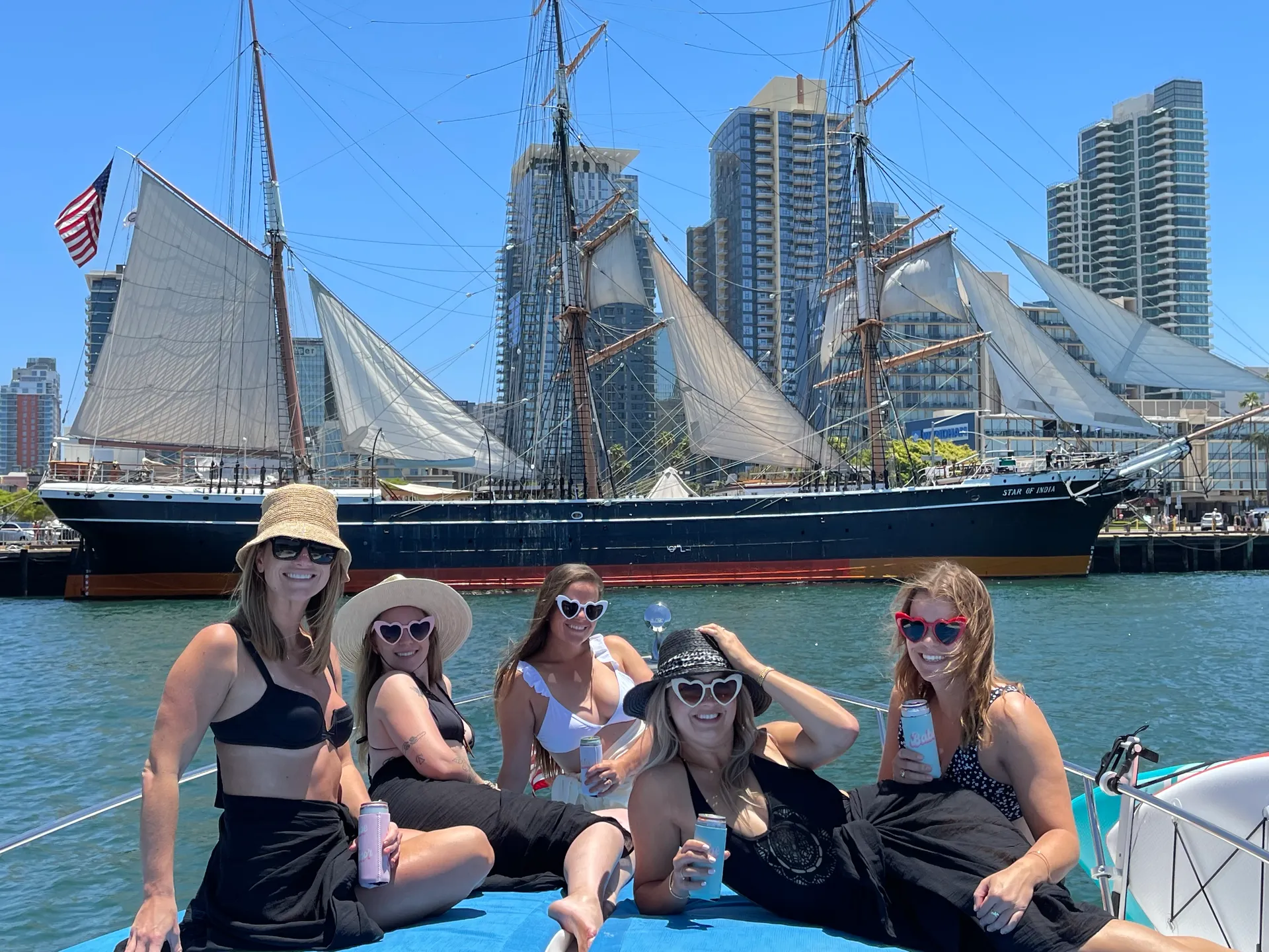 Beautiful 40' Cruiser Yacht on San Diego Bay with Licensed Captain