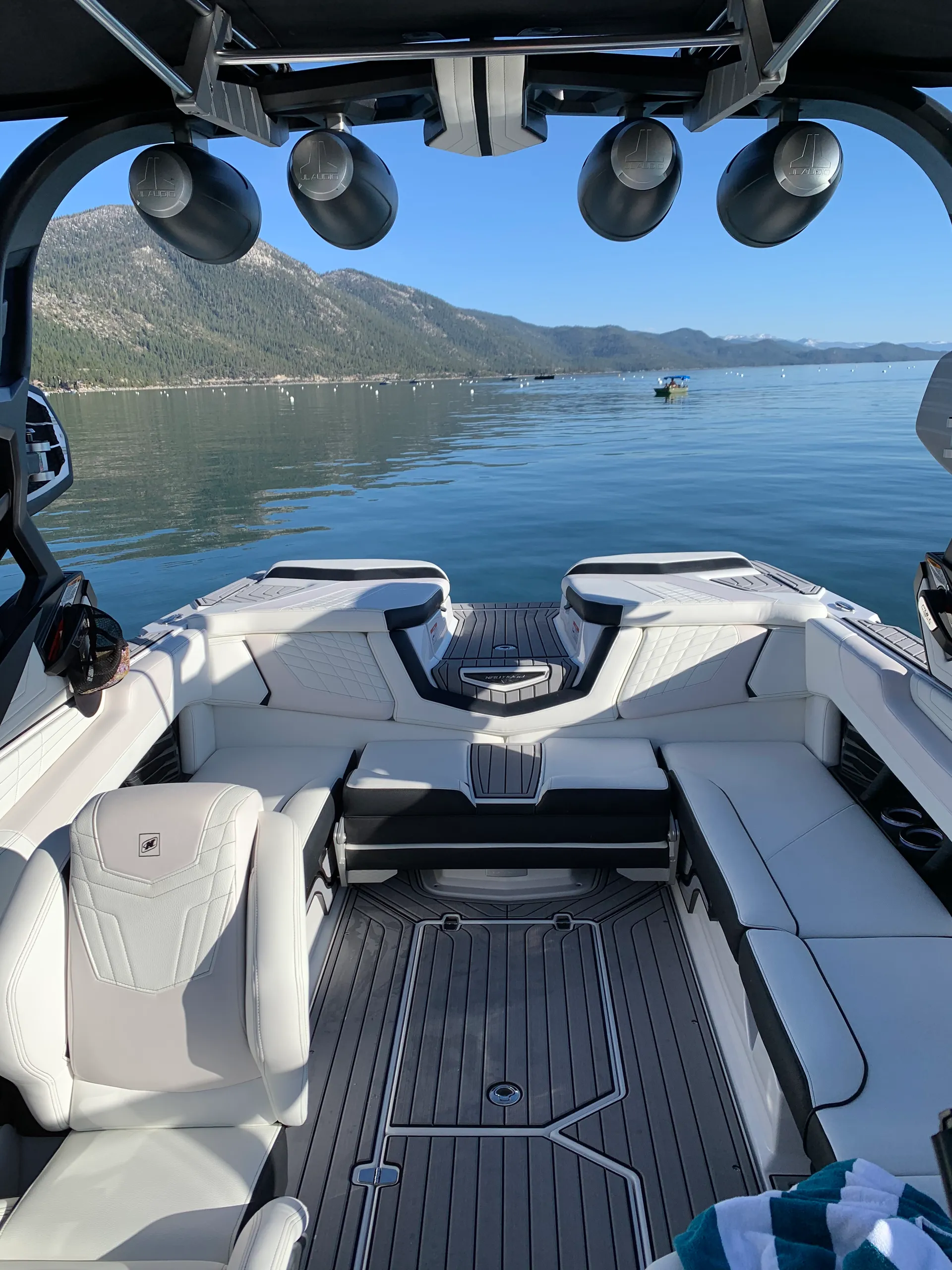 2021 SUPER AIR G23 SURF BOAT W CAPTAIN FOR RENT