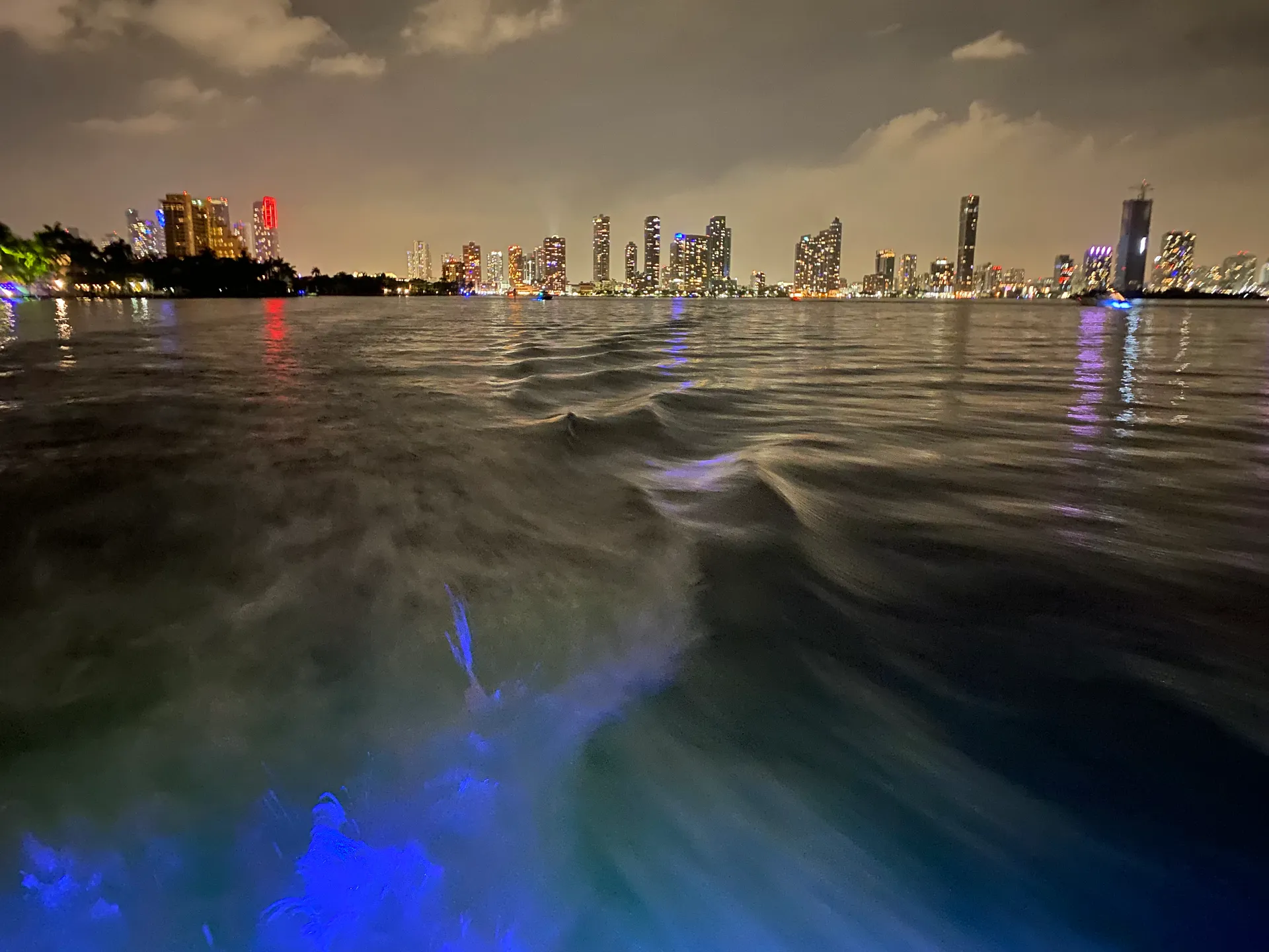 Sea Ray Boats 350 Sundancer V-Drive in Miami, FL — photo 5