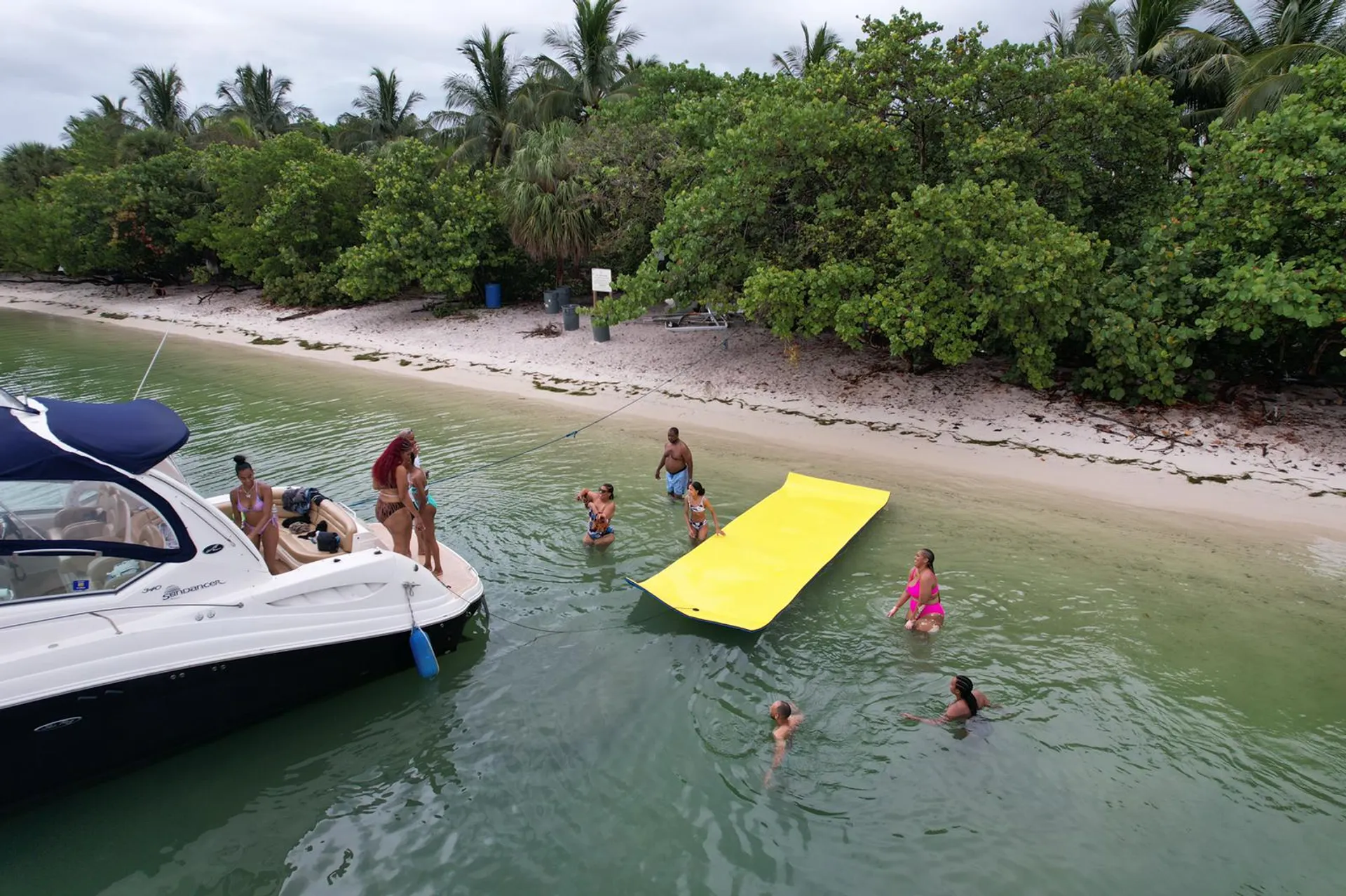 Sea Ray Boats 350 Sundancer V-Drive in Miami, FL — photo 6