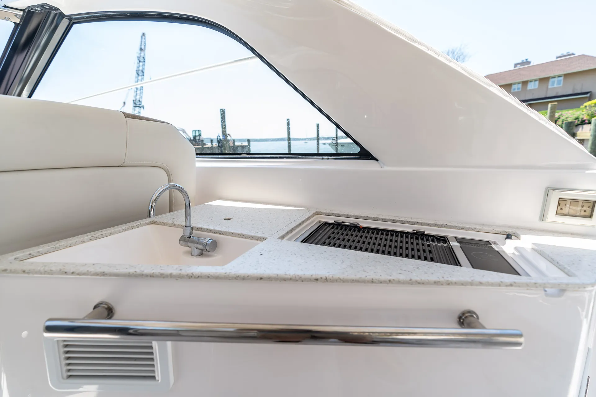 REGAL BOATS 35 SPORT COUPE W/JOYSTICK in Greenport, NY — photo 4