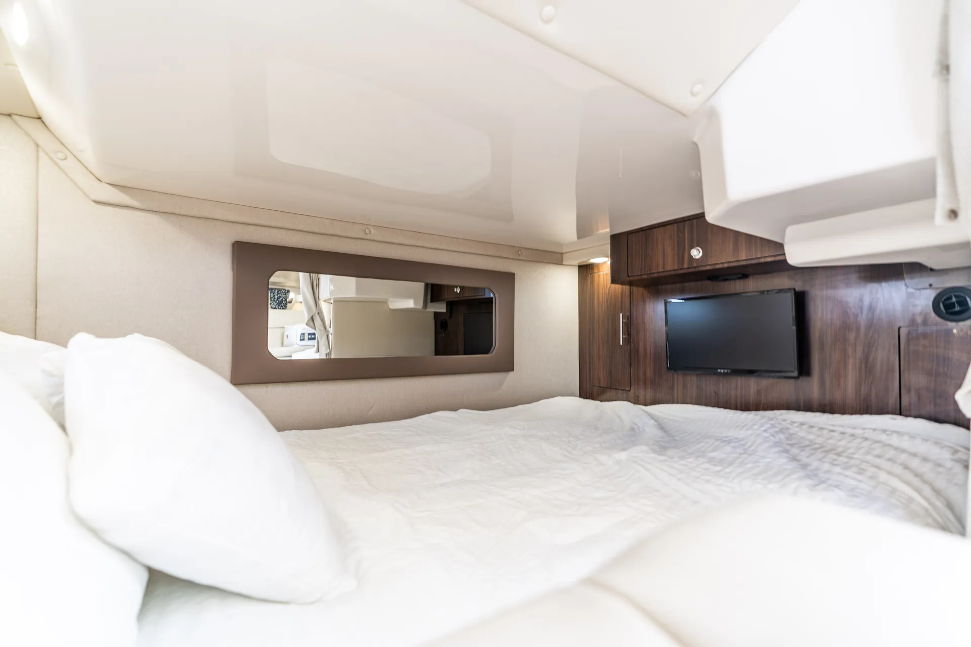 REGAL BOATS 35 SPORT COUPE W/JOYSTICK in Greenport, NY — photo 5