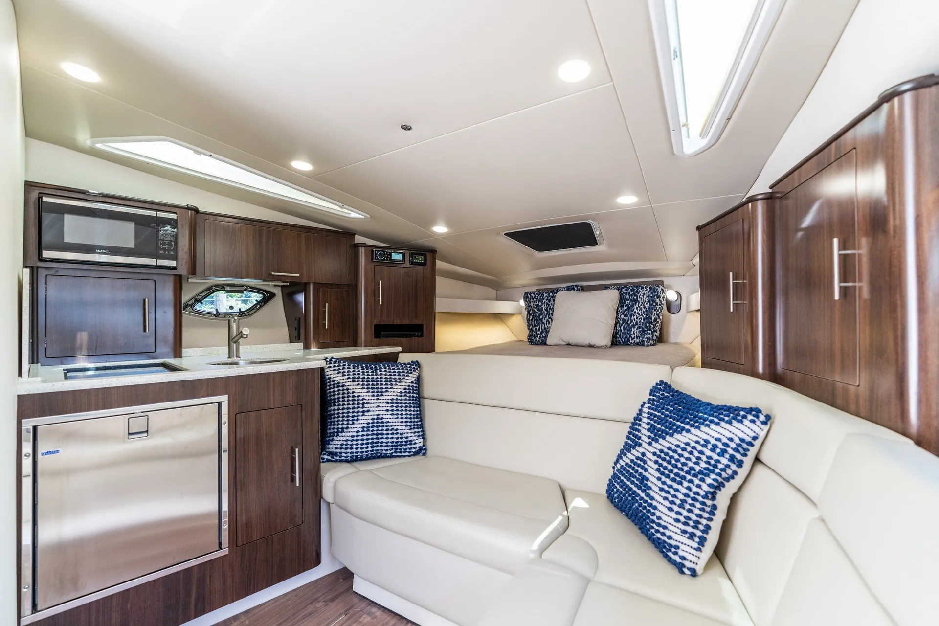 REGAL BOATS 35 SPORT COUPE W/JOYSTICK in Greenport, NY — photo 7