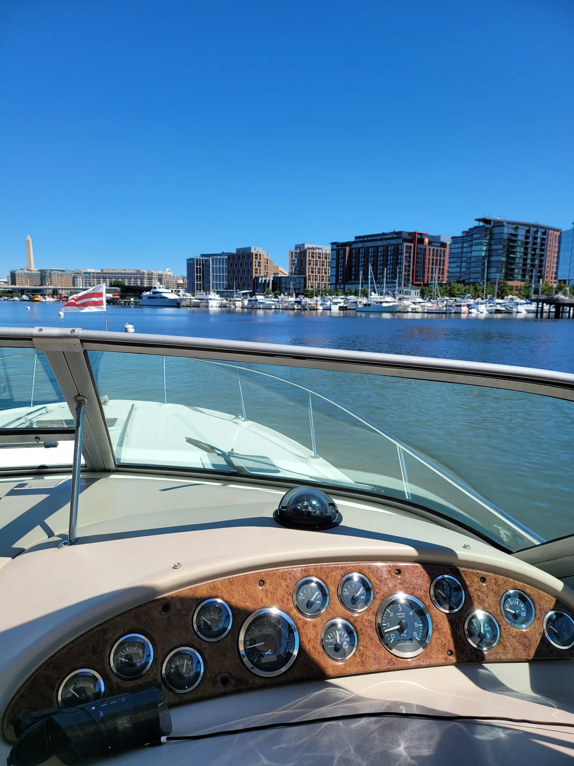 Sea Ray Boats 310 Sundancer in Washington, DC — photo 4