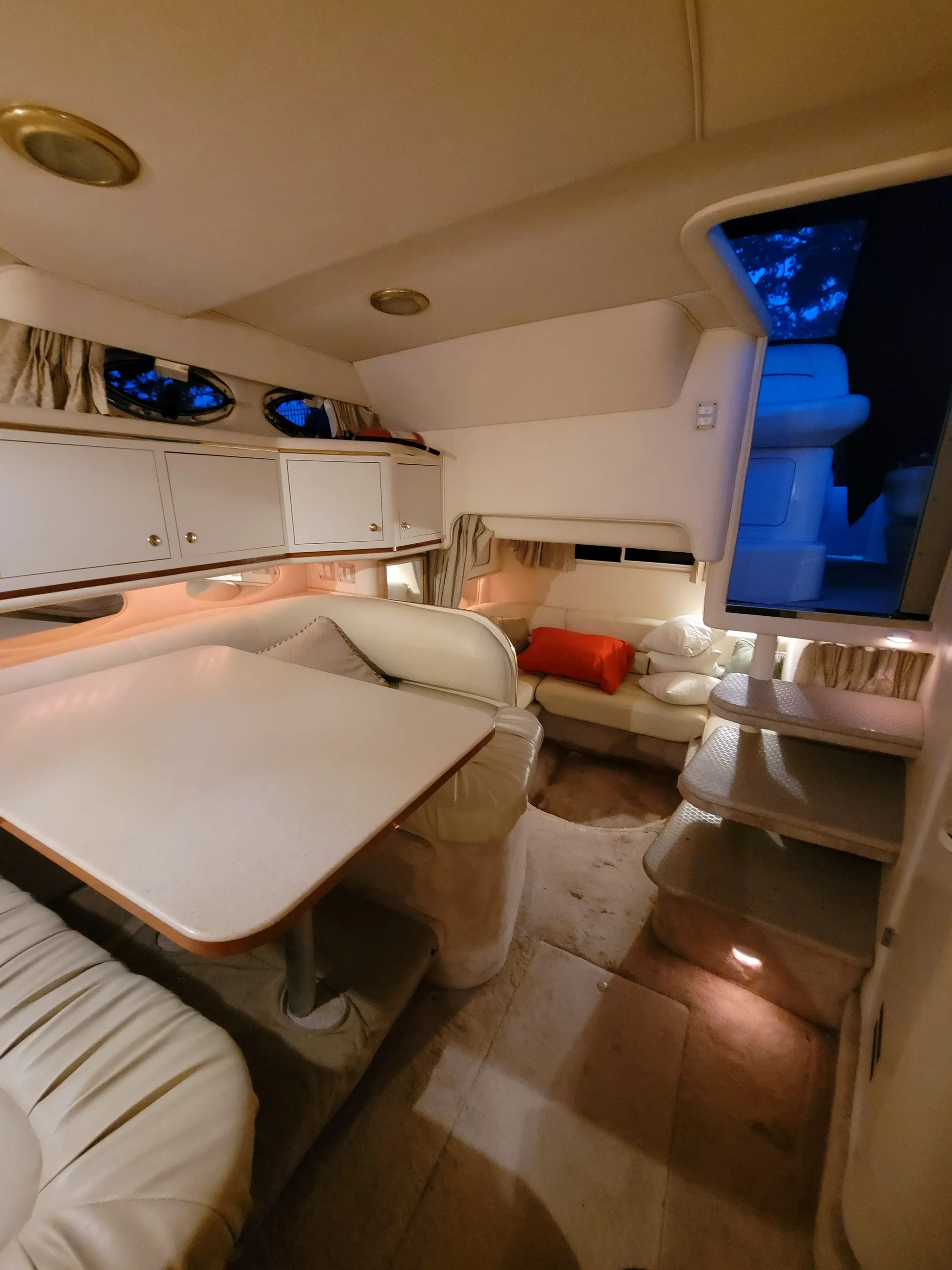 Sea Ray Boats 310 Sundancer in Washington, DC — photo 7