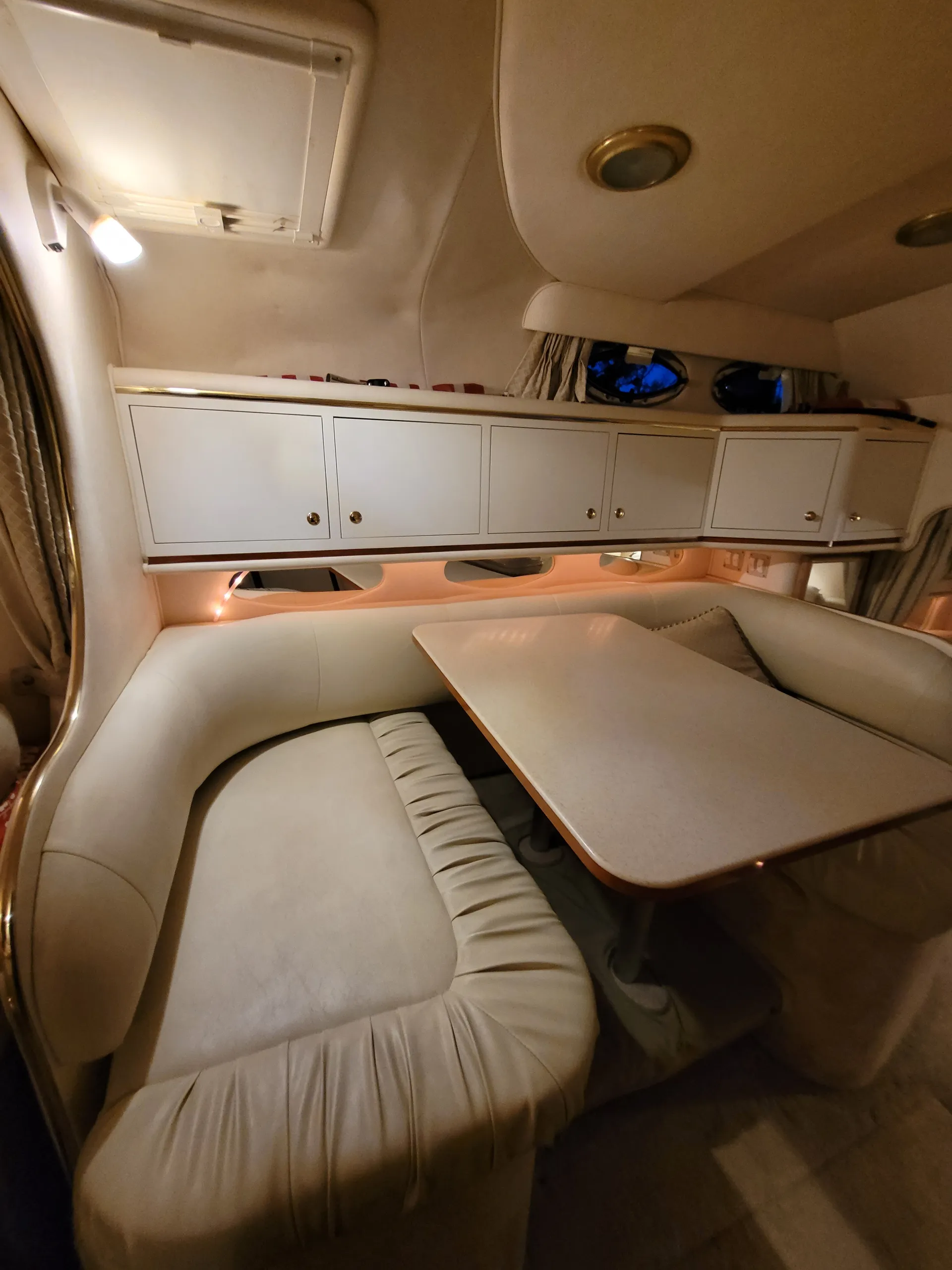 Sea Ray Boats 310 Sundancer in Washington, DC — photo 8