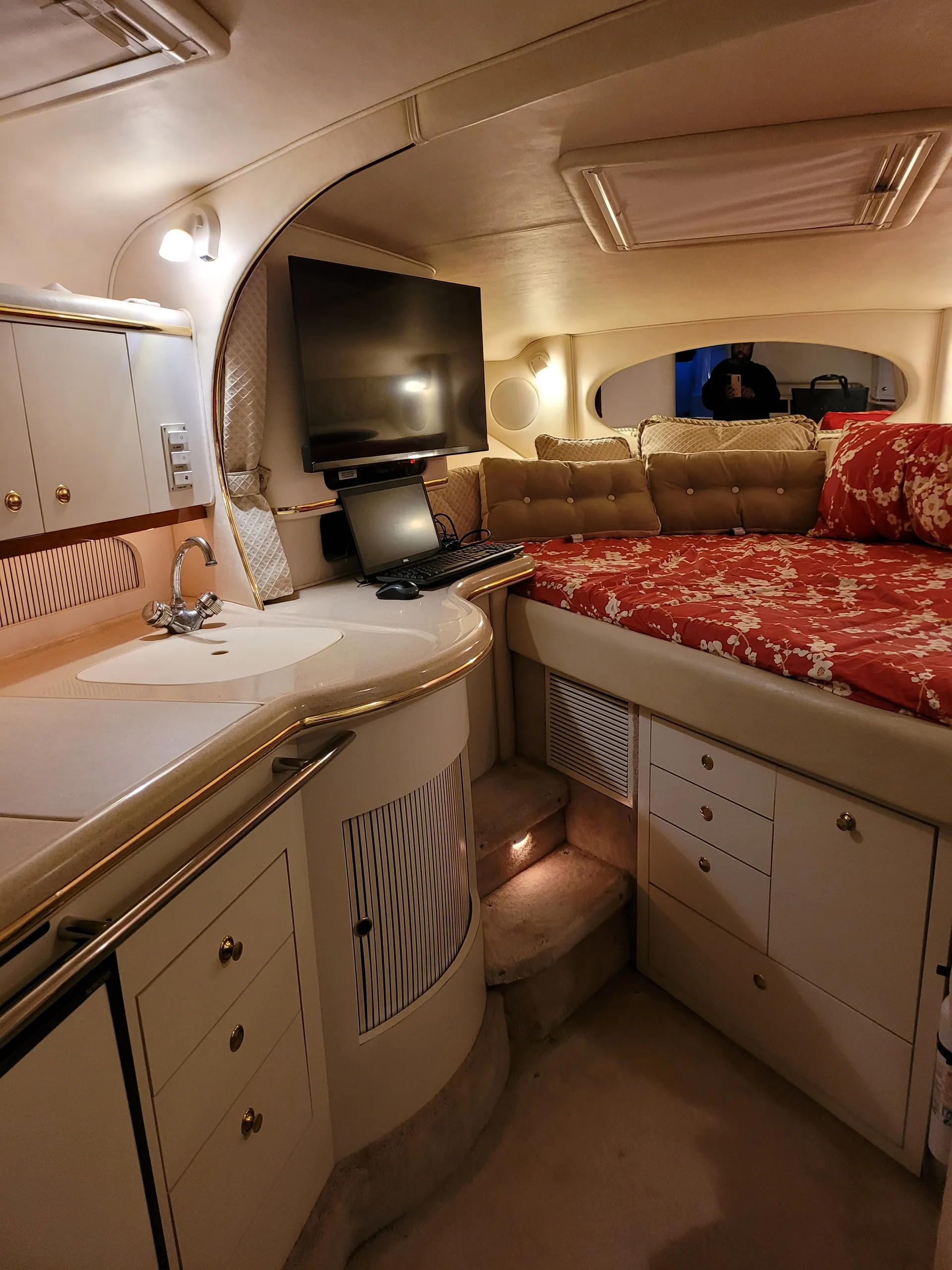 Sea Ray Boats 310 Sundancer in Washington, DC — photo 9