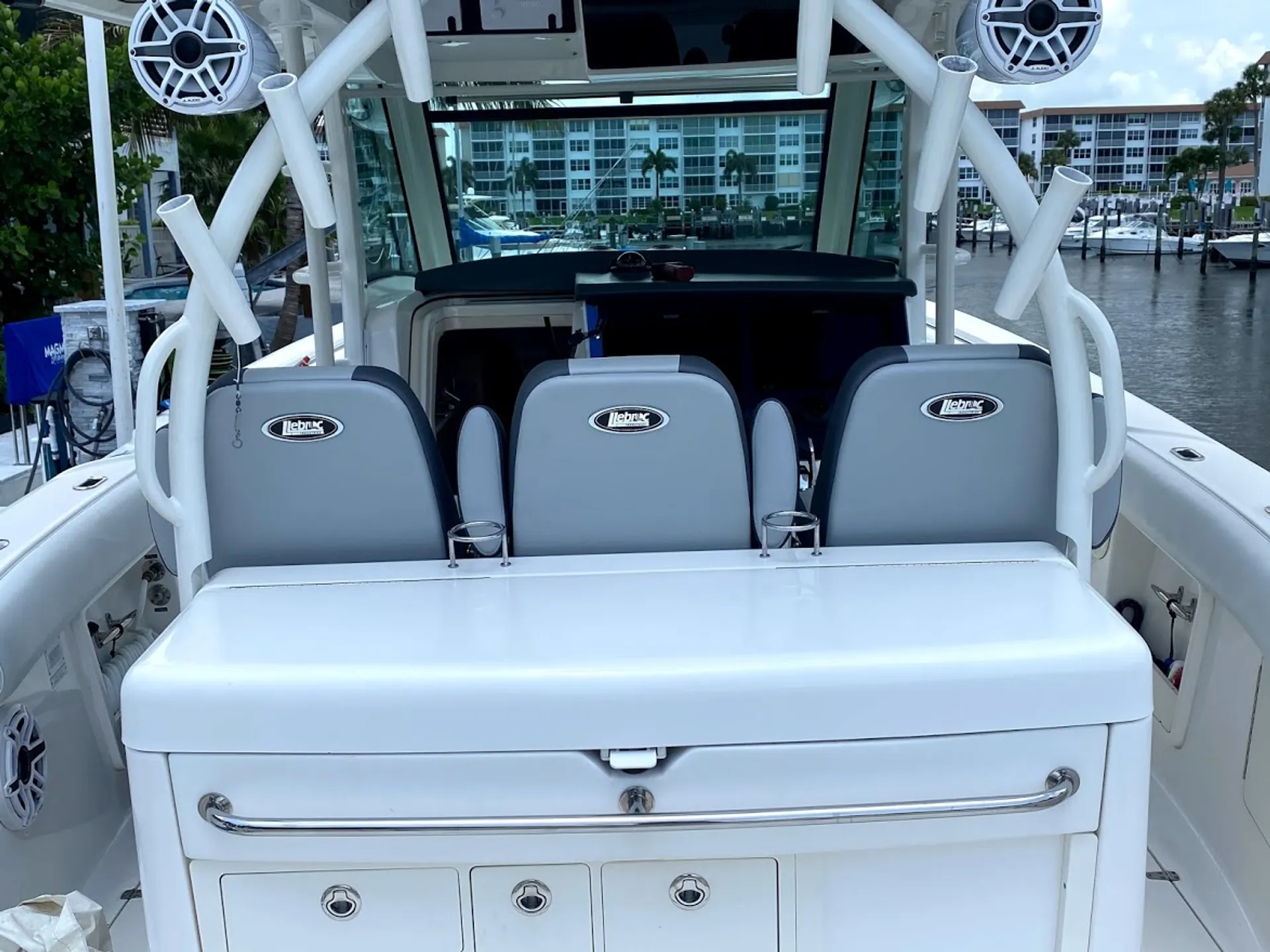 BOSTON WHALER 370 OUTRAGE W/3-300L6 VERADO in Delray Beach, FL — photo 3