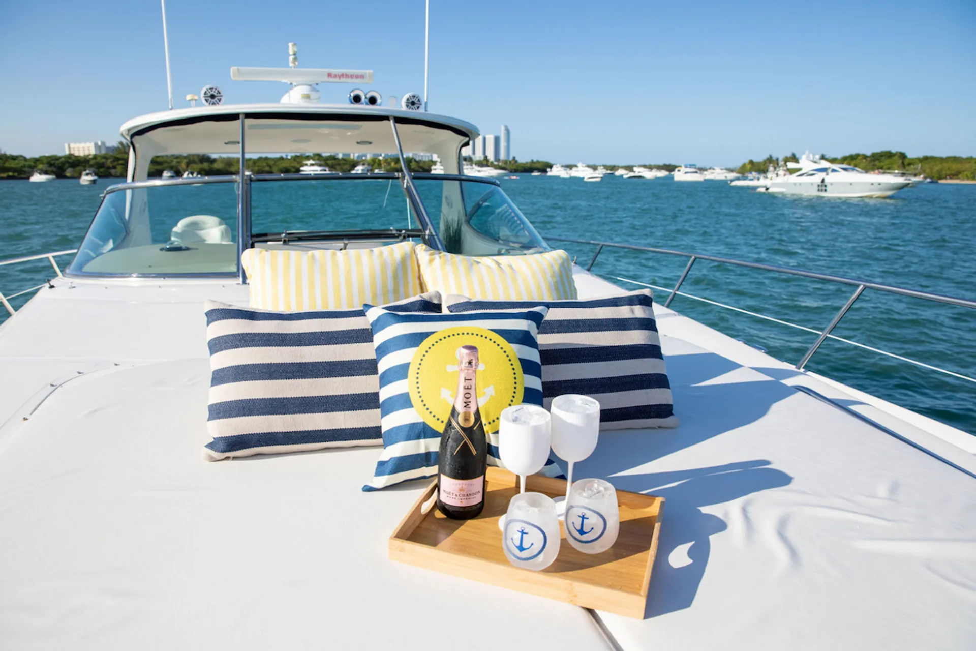 Sea Ray Boats 550 Sundancer in Hampton Bays, NY — photo 3