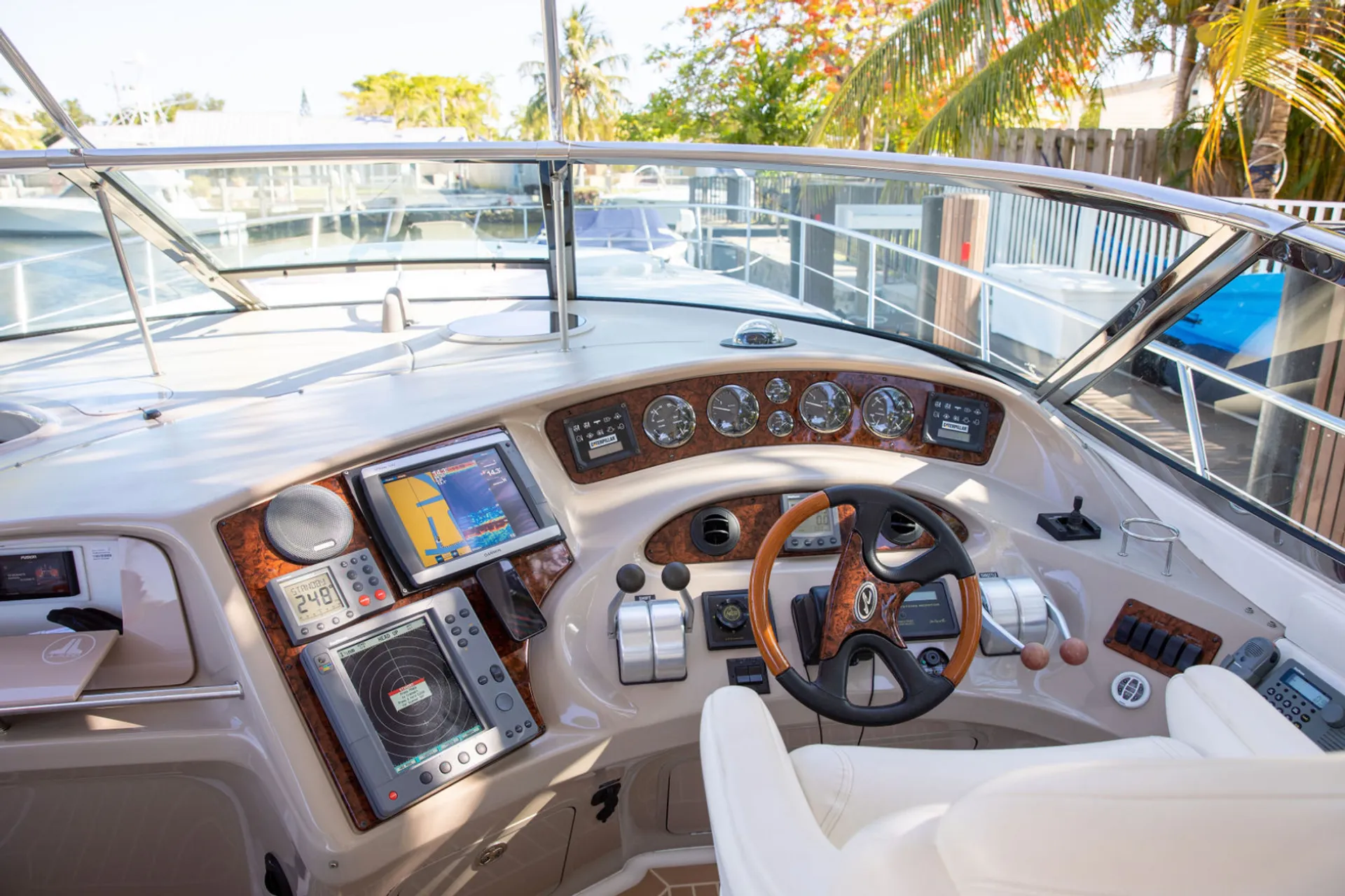 Sea Ray Boats 550 Sundancer in Hampton Bays, NY — photo 4