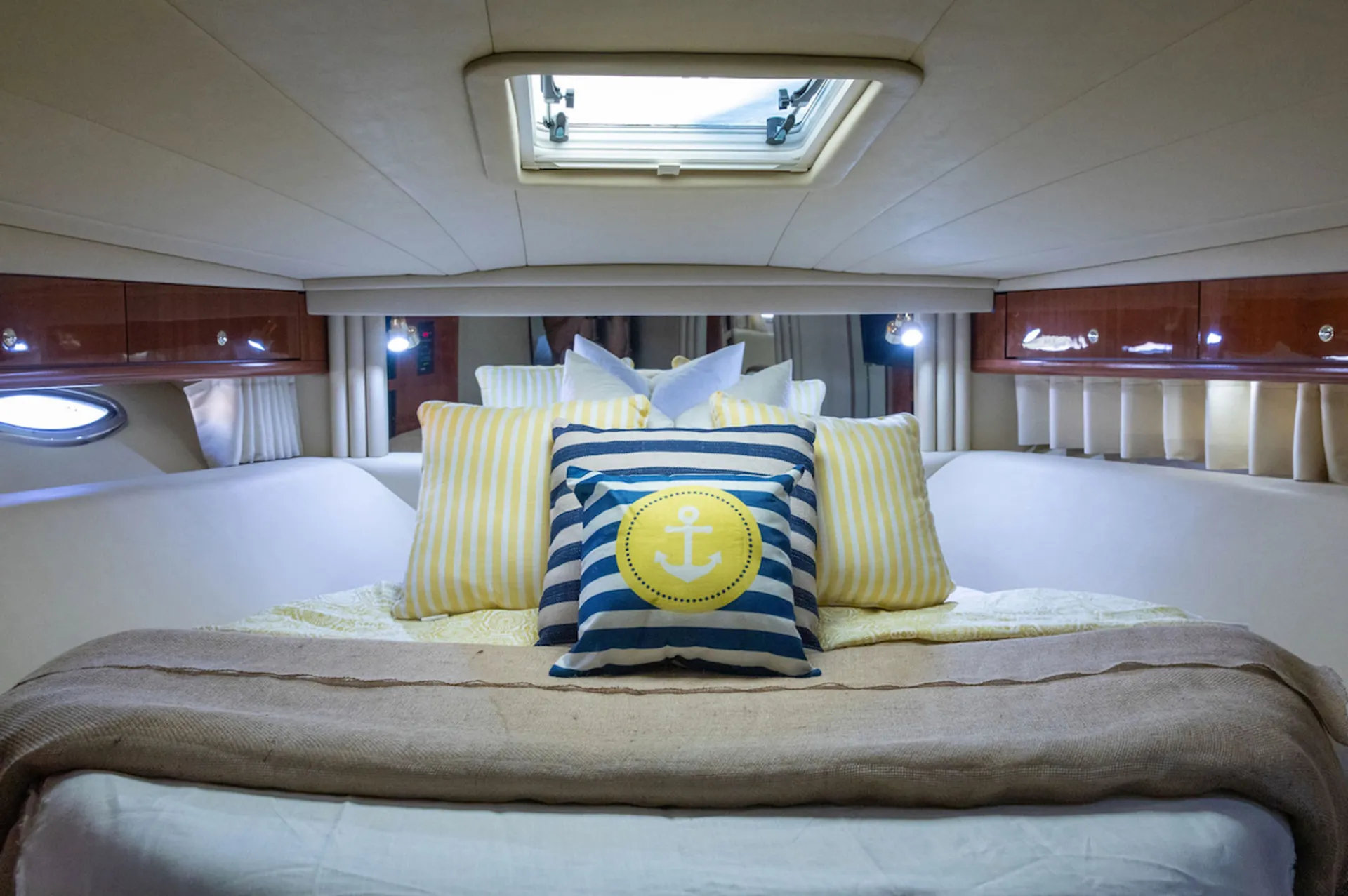 Sea Ray Boats 550 Sundancer in Hampton Bays, NY — photo 5