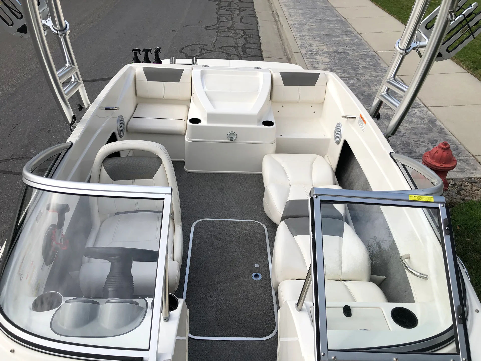 **ALL INCLUSIVE **VERY LIGHT 3000LB TOWS W/ SUV**SEATS 7*